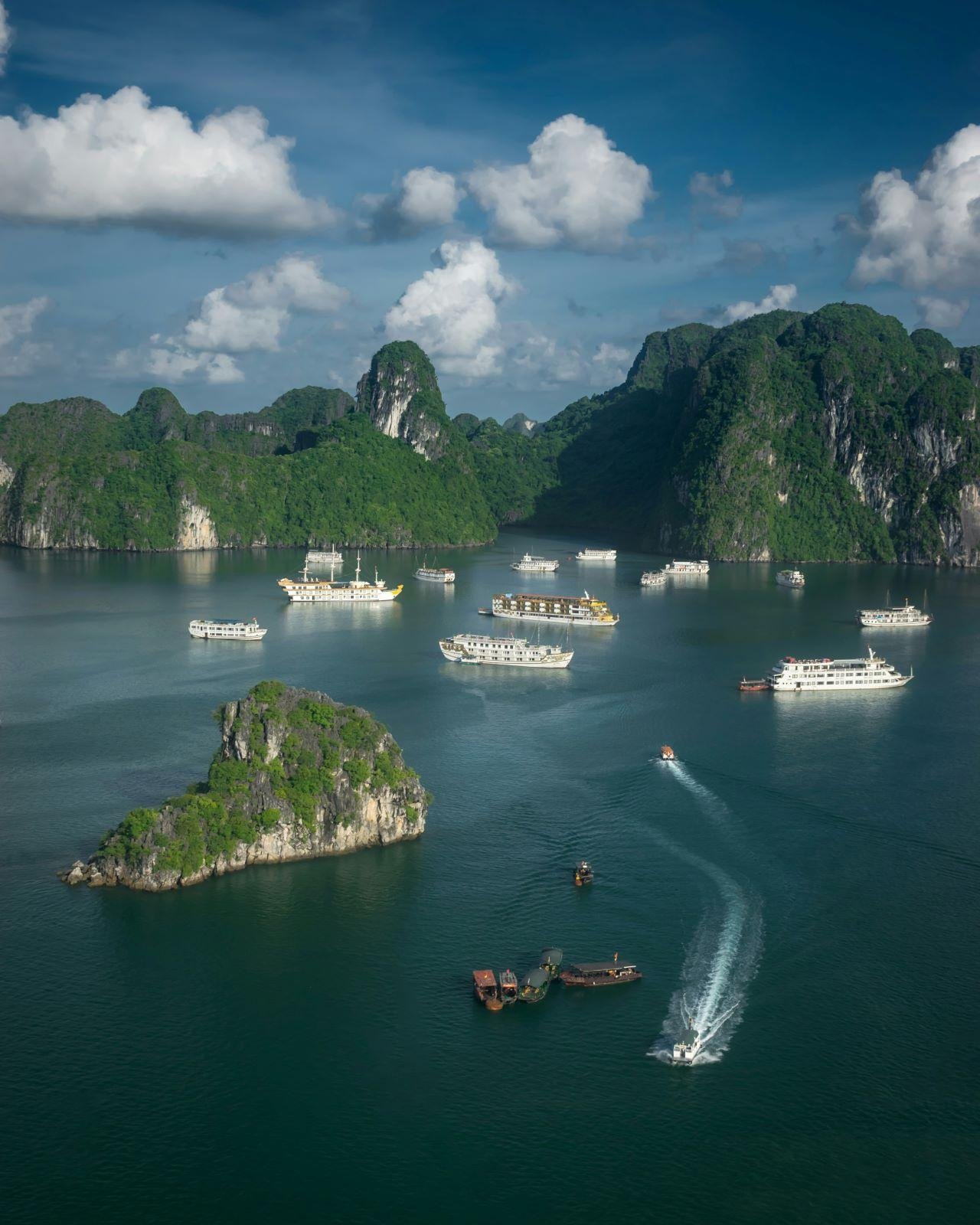 Ha Long & Lan Ha Bay 2-Day 5-Star Balcony Cruise