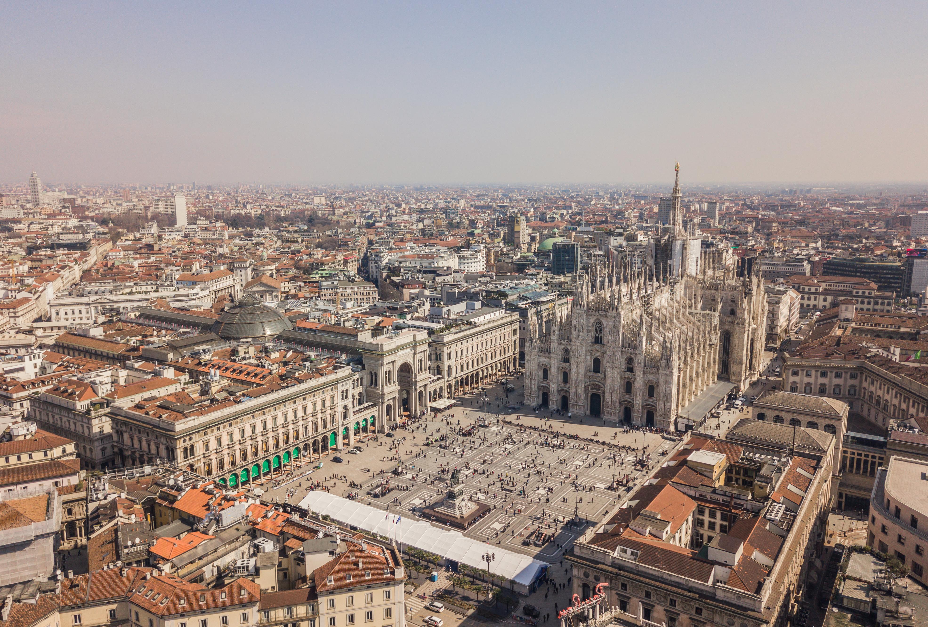 Milan Highlights: Duomo Rooftop, Sforza Castle & Gelato Tour