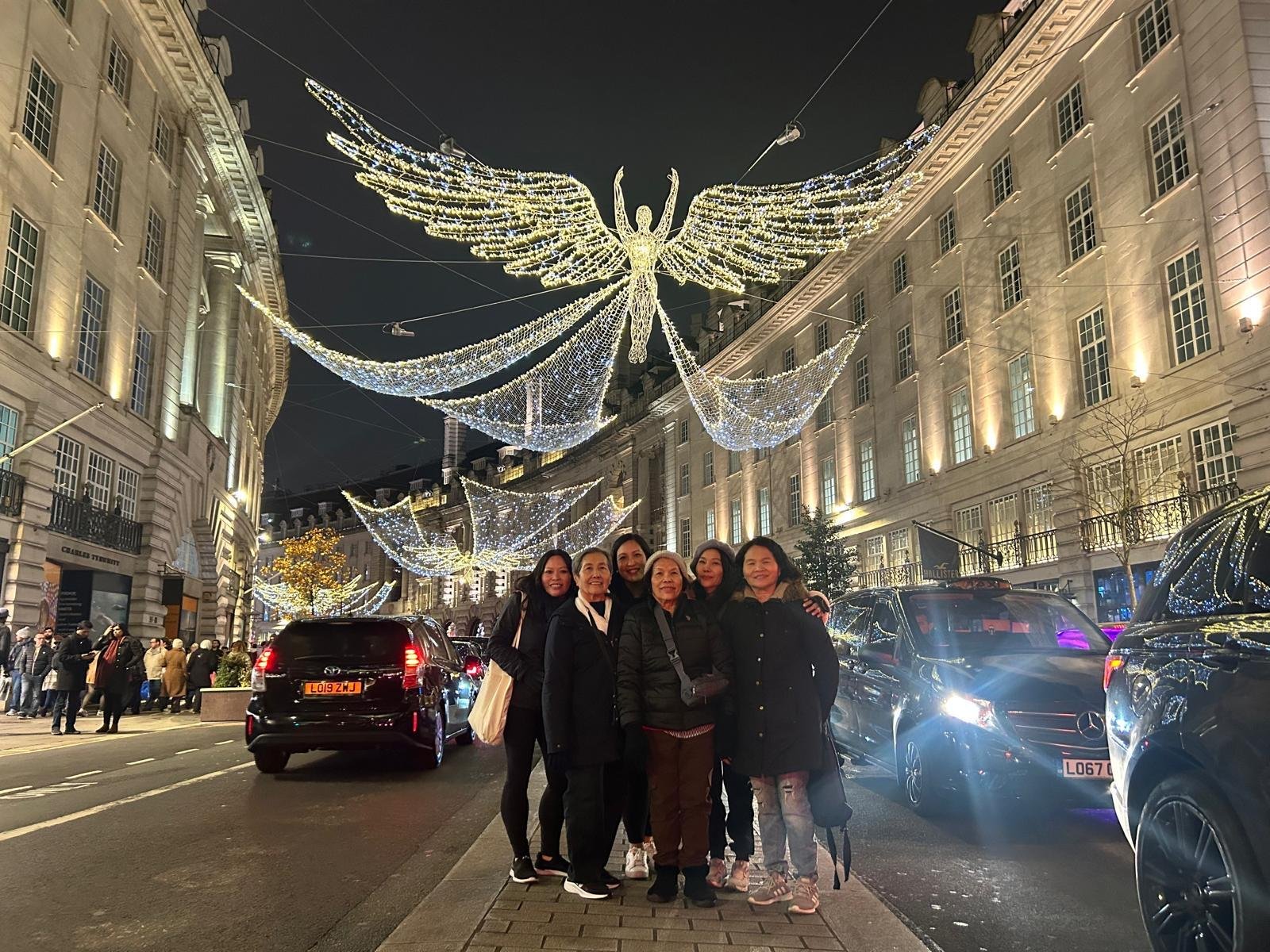 Festive Black Cab Christmas Lights Tour with Hotel Transfers