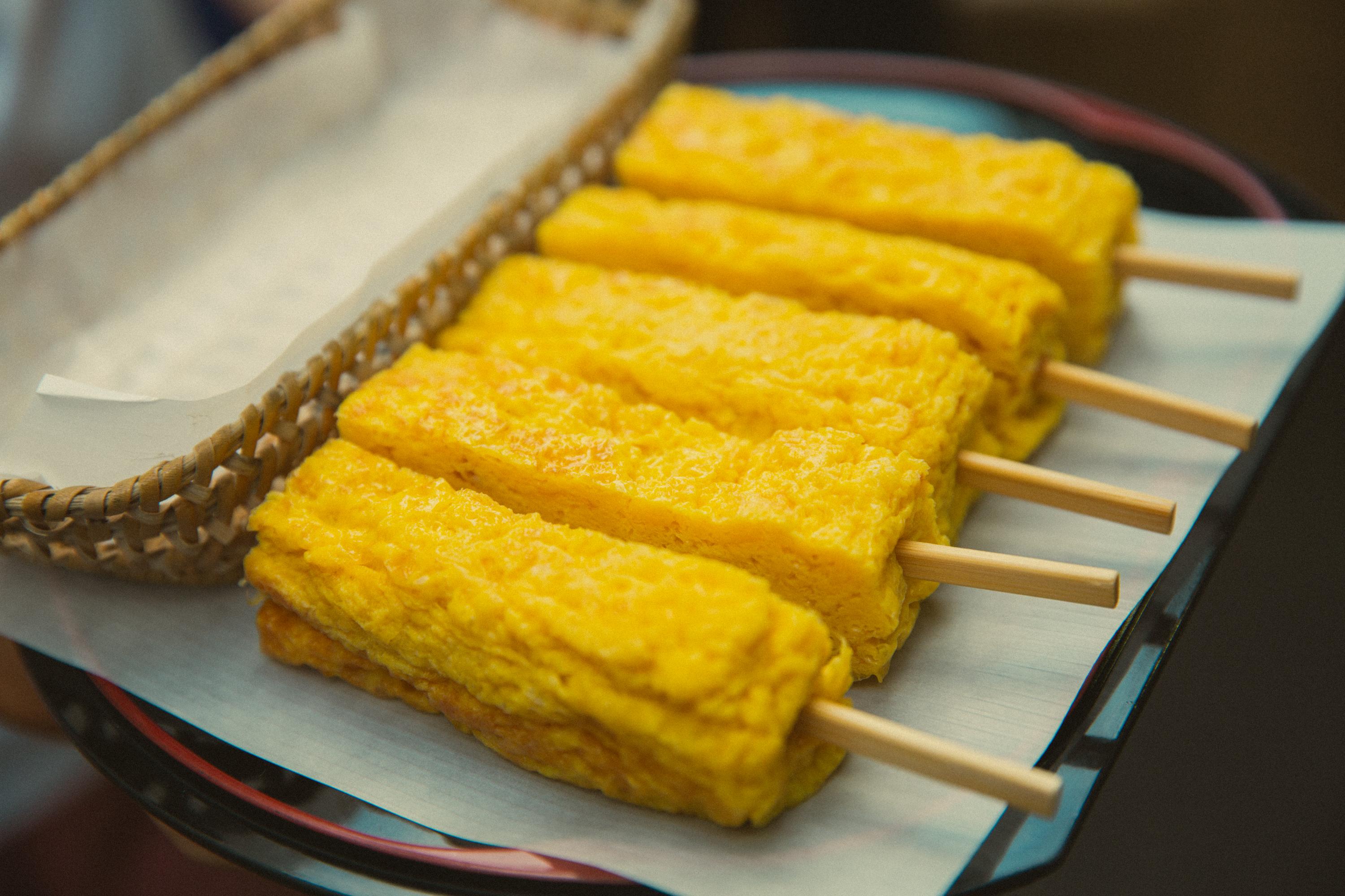 Tsukiji fish market tour — outer market stalls, street food and Tsukiji Hongwanji — image 31