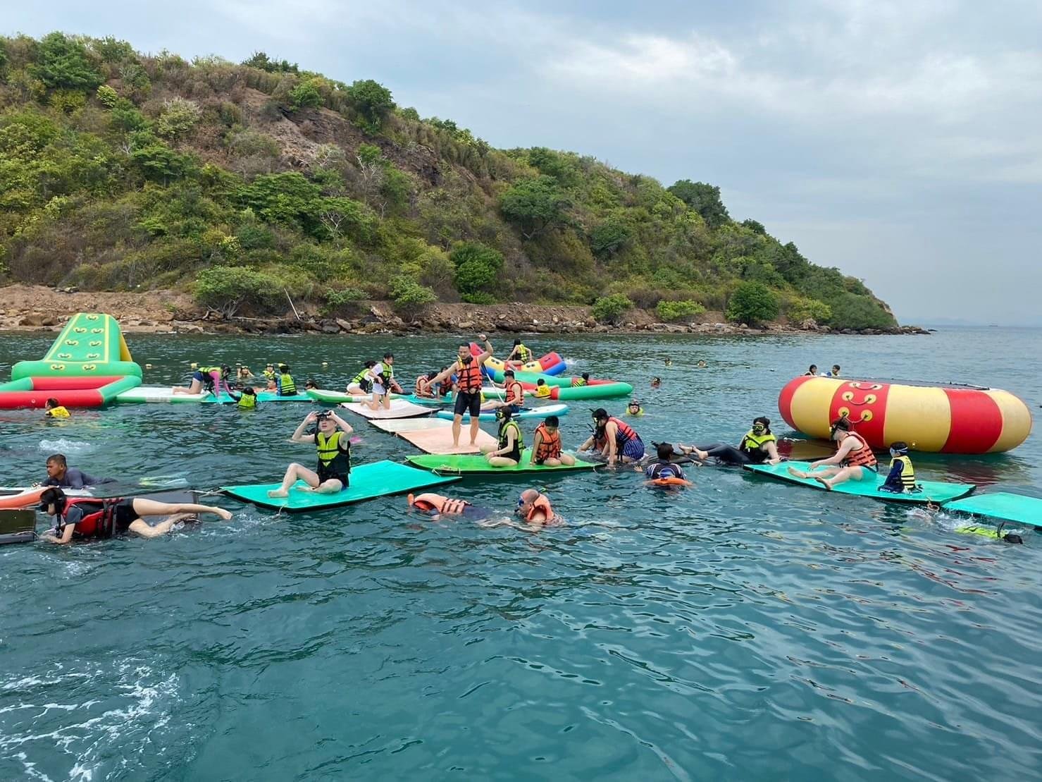 Pattaya to Coral Island: Speedboat & 4-Activity Day Trip