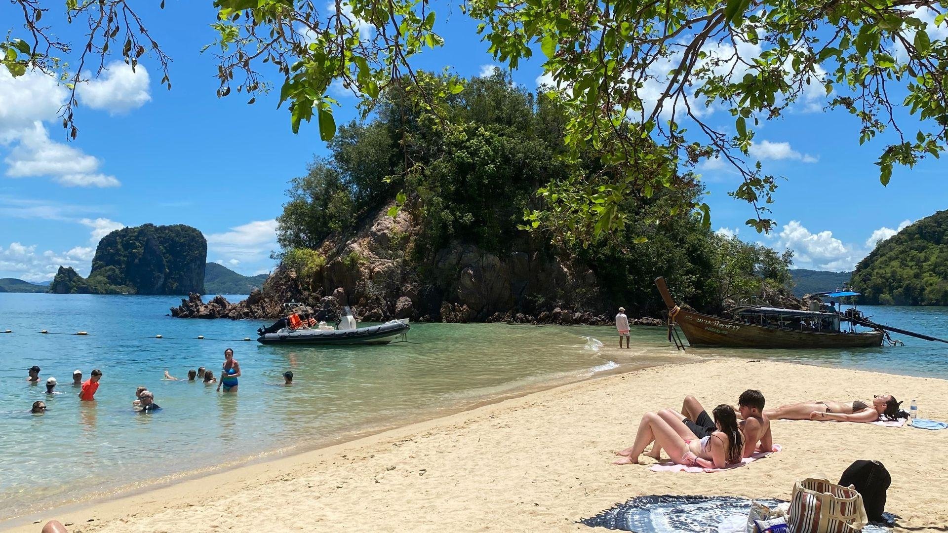 Krabi Hong Islands Speedboat Day Trip with Lunch