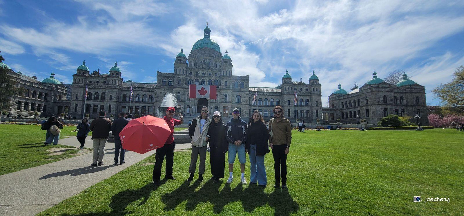 Victoria Private Highlights Walking Tour