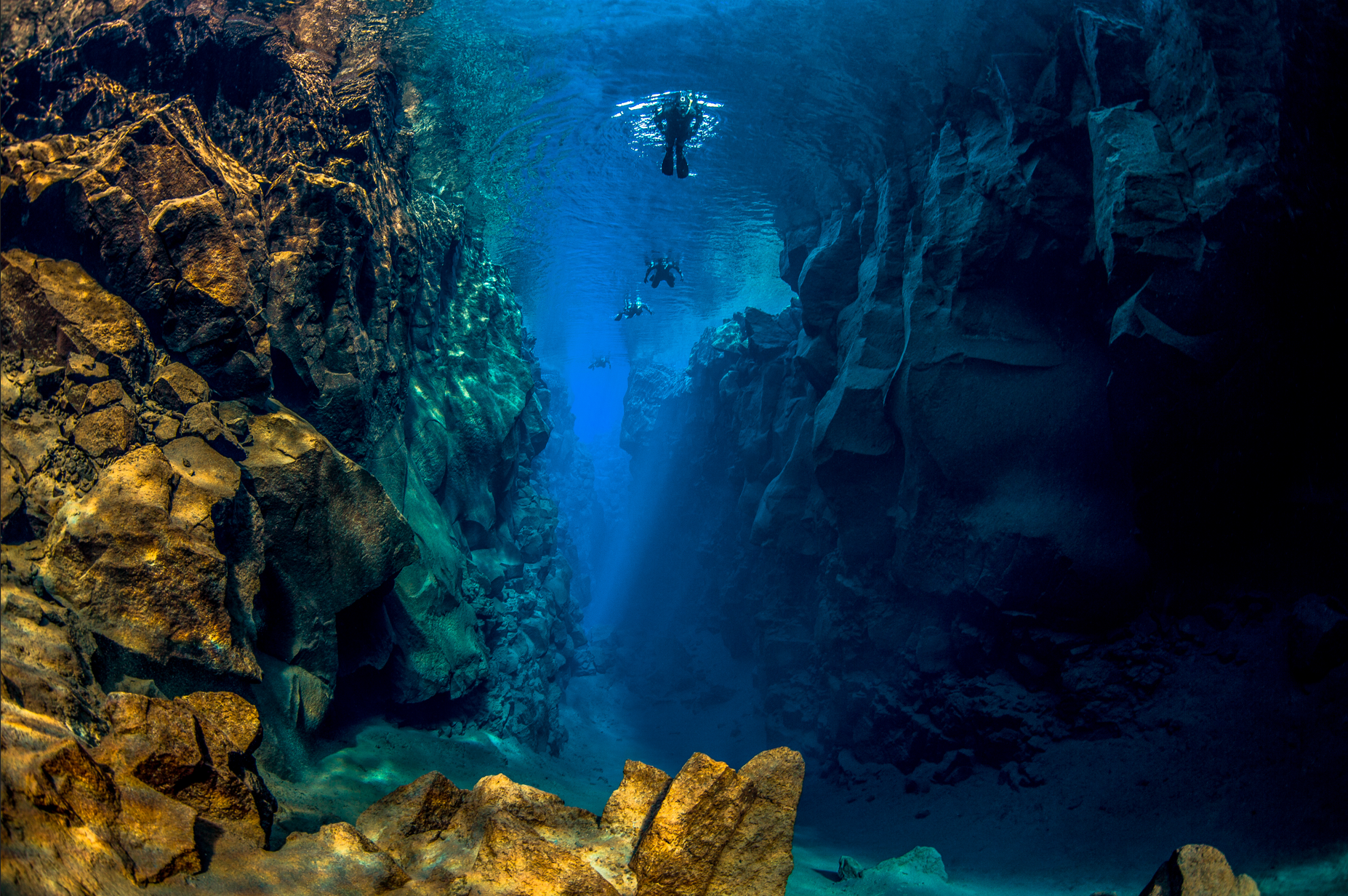 Silfra Fissure Snorkeling: Swim Between Two Continents
