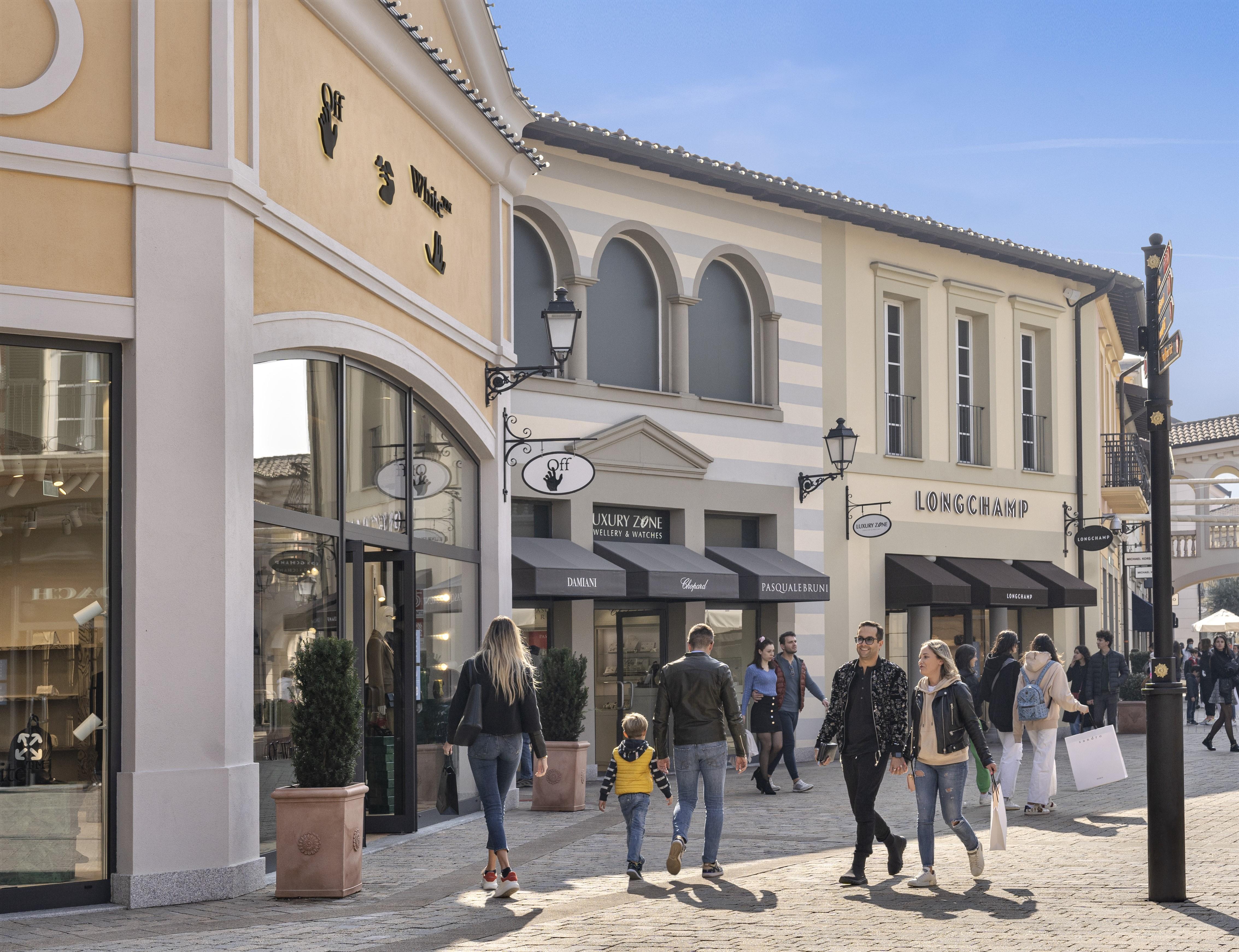 Milan to McArthurGlen Serravalle Designer Outlet: Round-Trip Shuttle