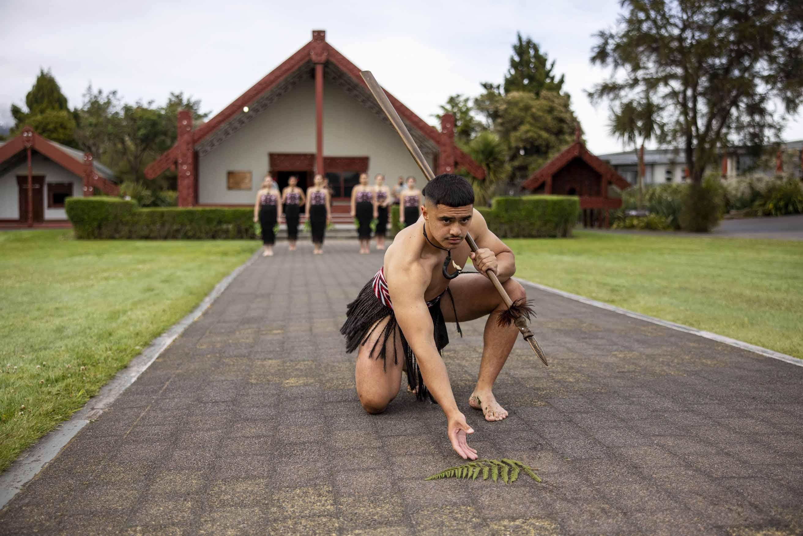 Te Puia Geothermal Valley Tour with Traditional Māori Haka Performance