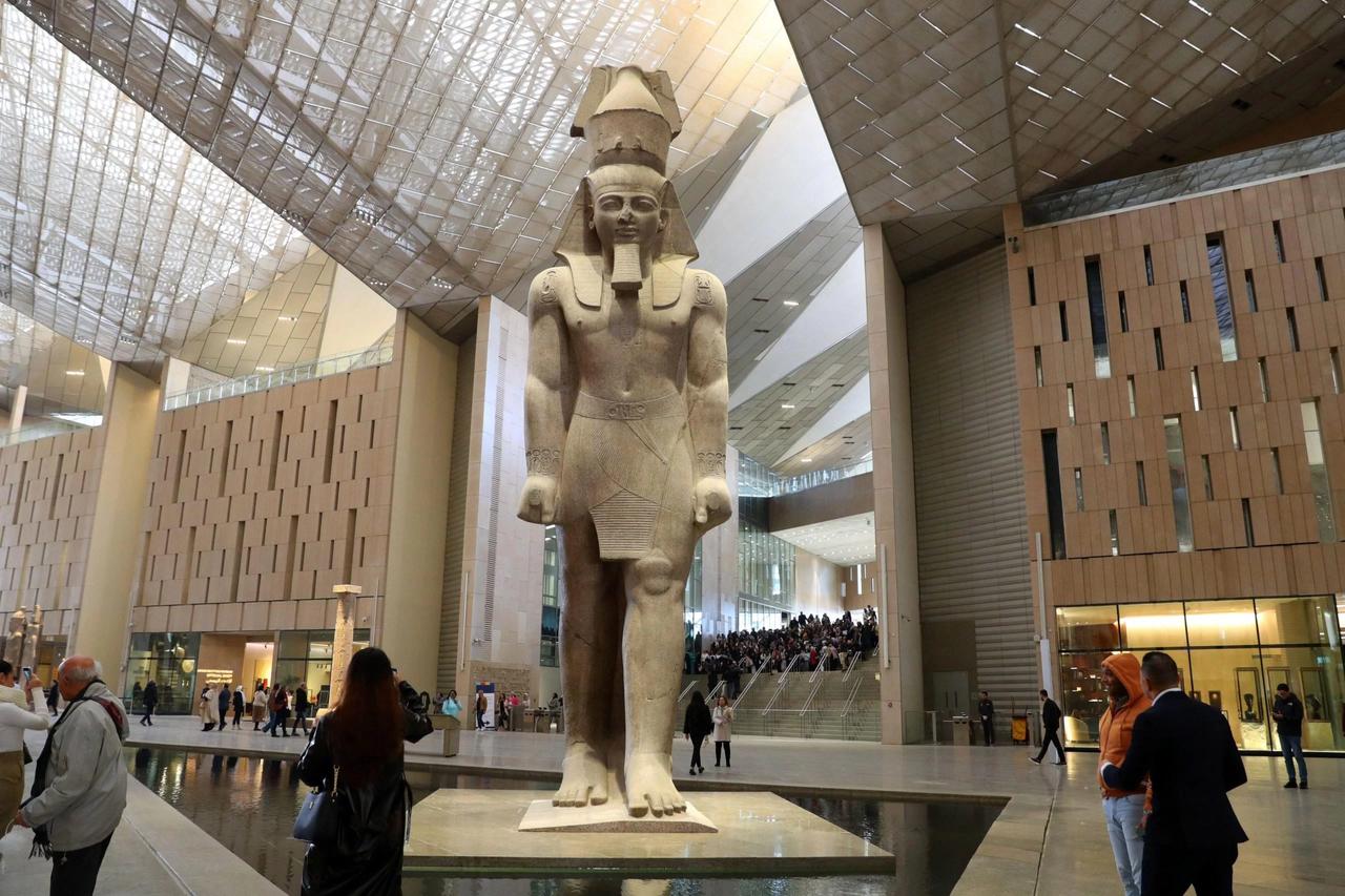 Sharm to Cairo: Giza Pyramids & Grand Museum Day Trip