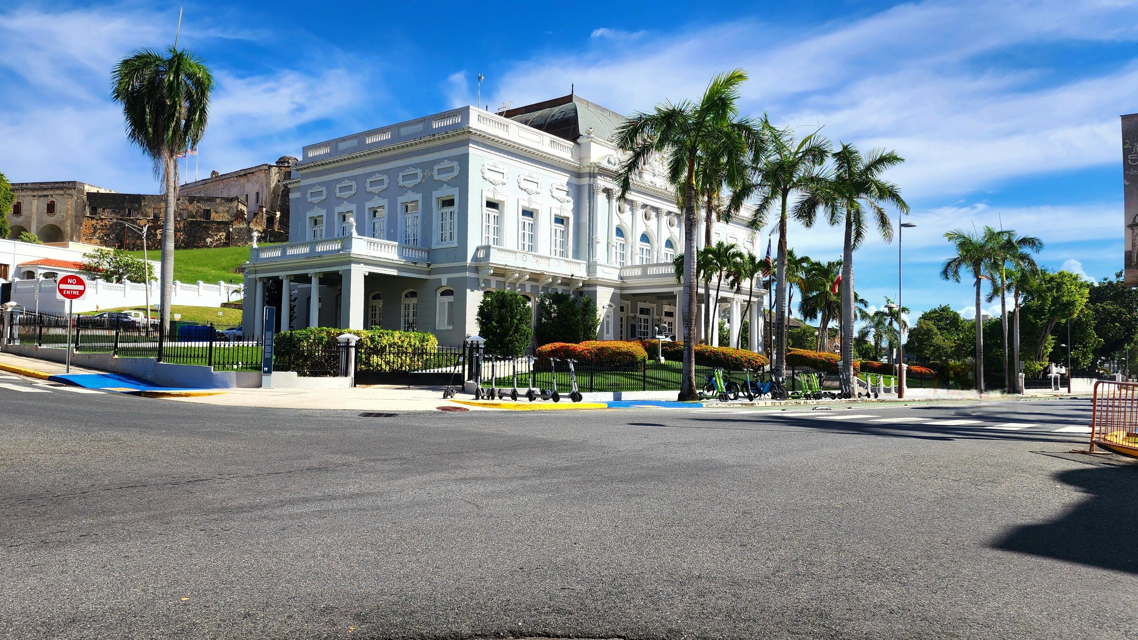 San Juan Guided City Explorer: History & Photo Stops