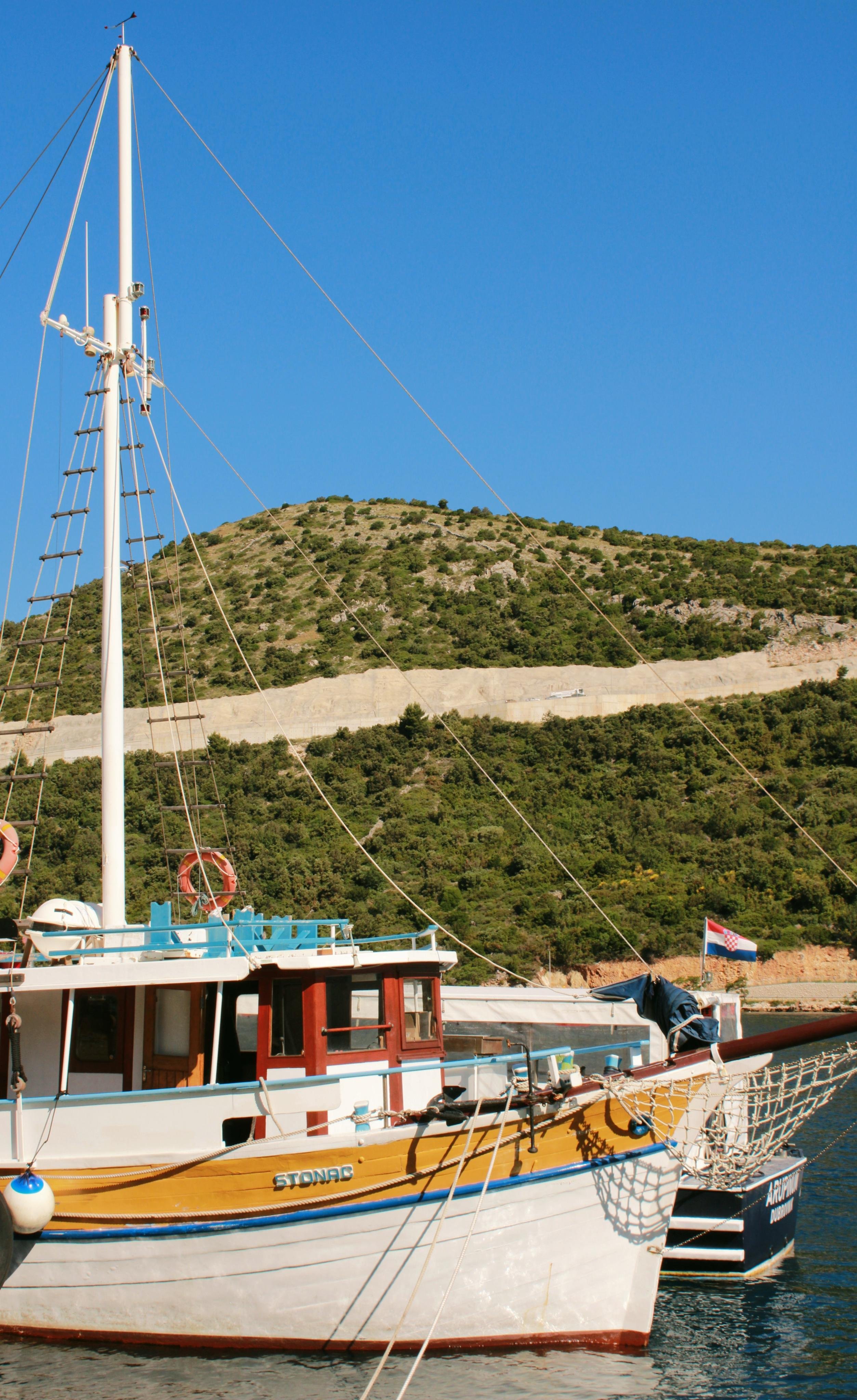 Full-Day Blue Cave & Elaphiti Islands Cruise from Dubrovnik