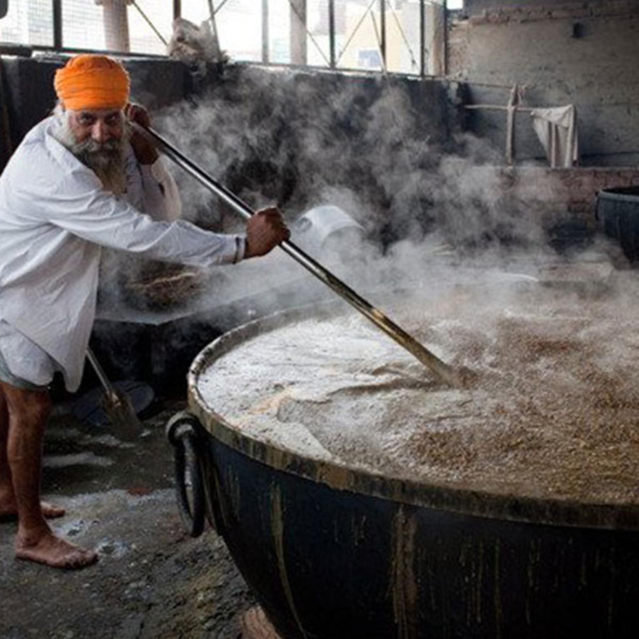 Amritsar: Golden Temple & Jallianwala Bagh Cultural Walking Tour