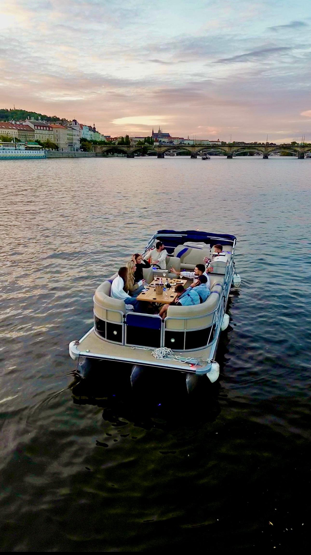 Private Vltava River Cruise with Unlimited Beer or Prosecco