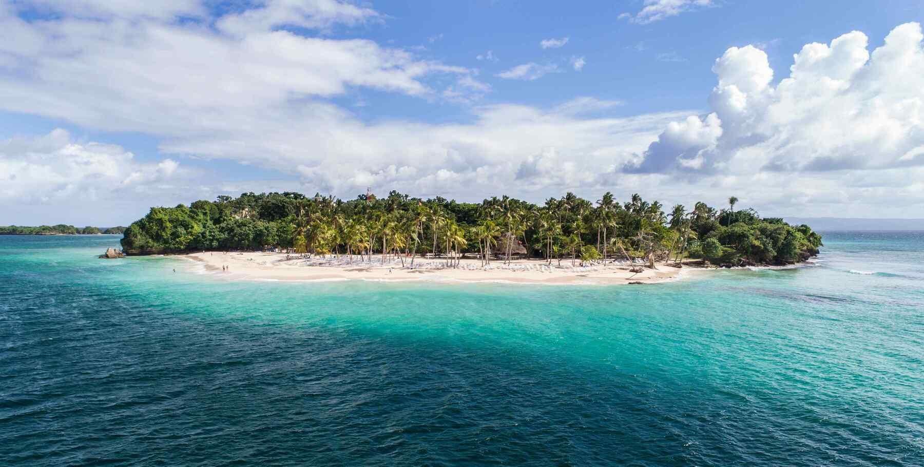 Samaná Whale Watching & Cayo Levantado Beach Escape