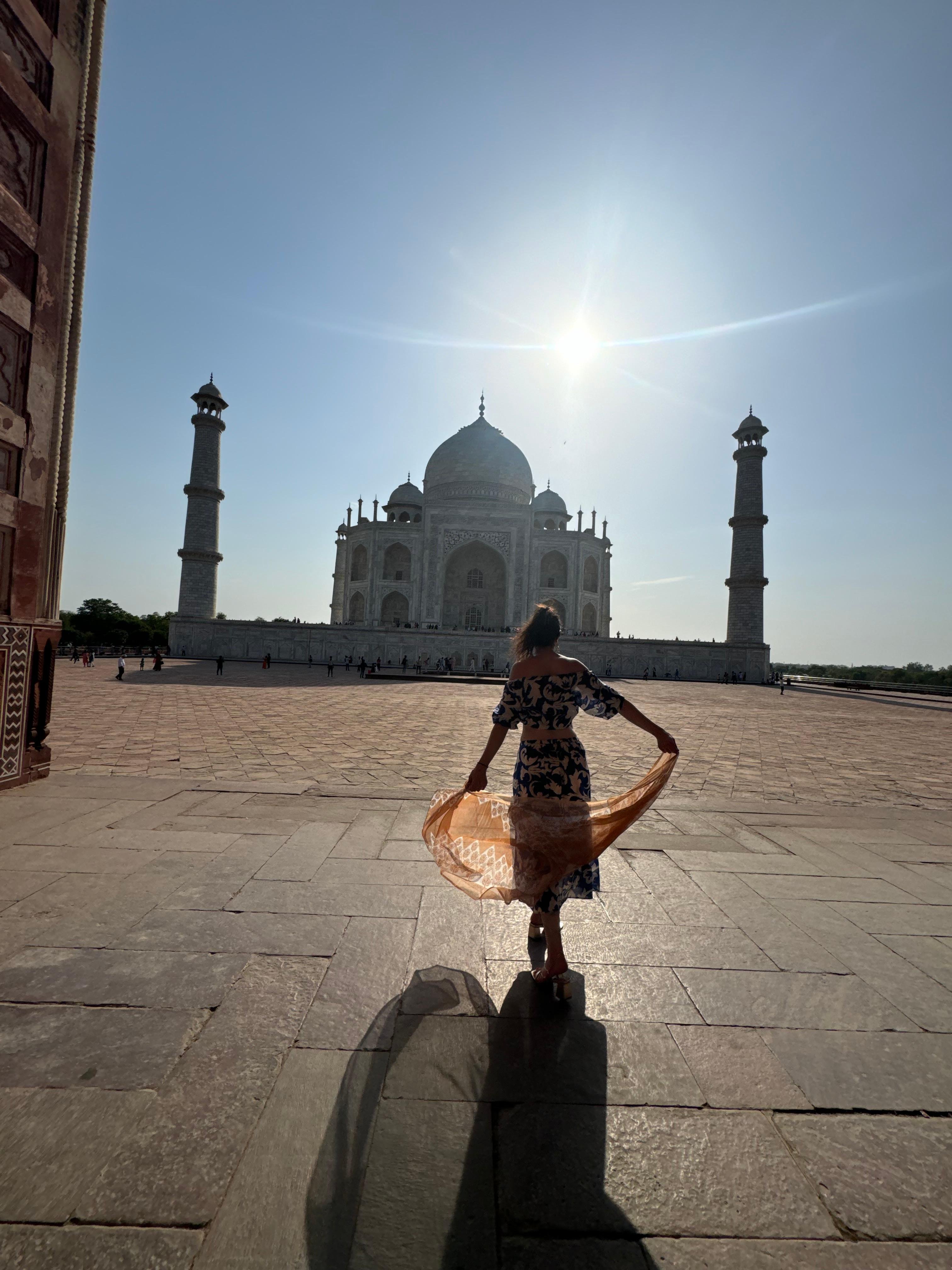 Taj Mahal Sunrise Tour with Express Entry & Local Guide