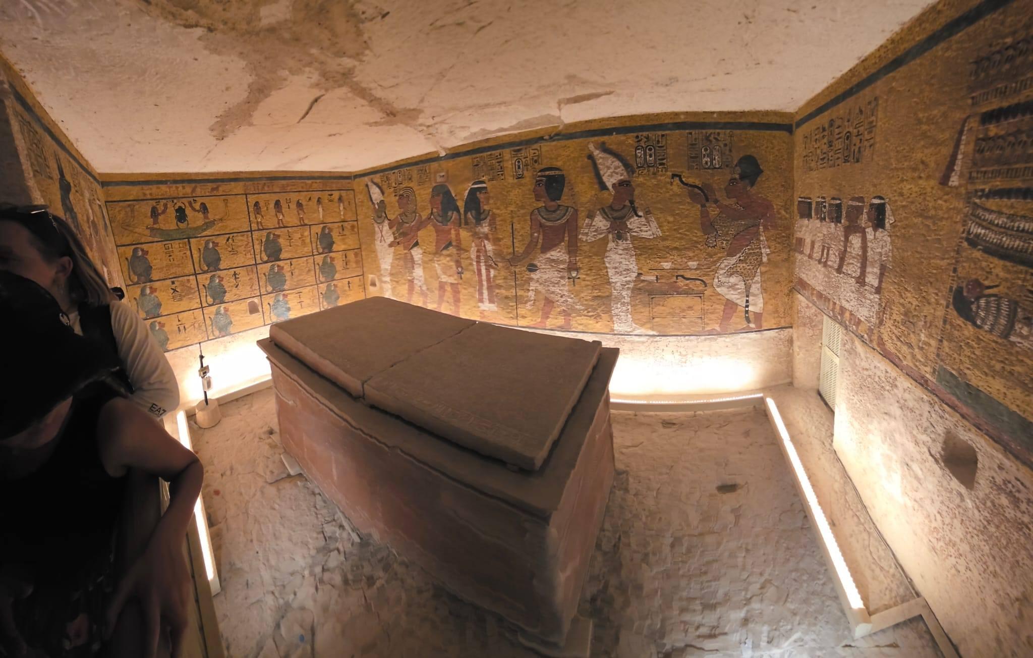 Hurghada to Luxor: Valley of the Kings & Tutankhamun's Tomb Day Tour