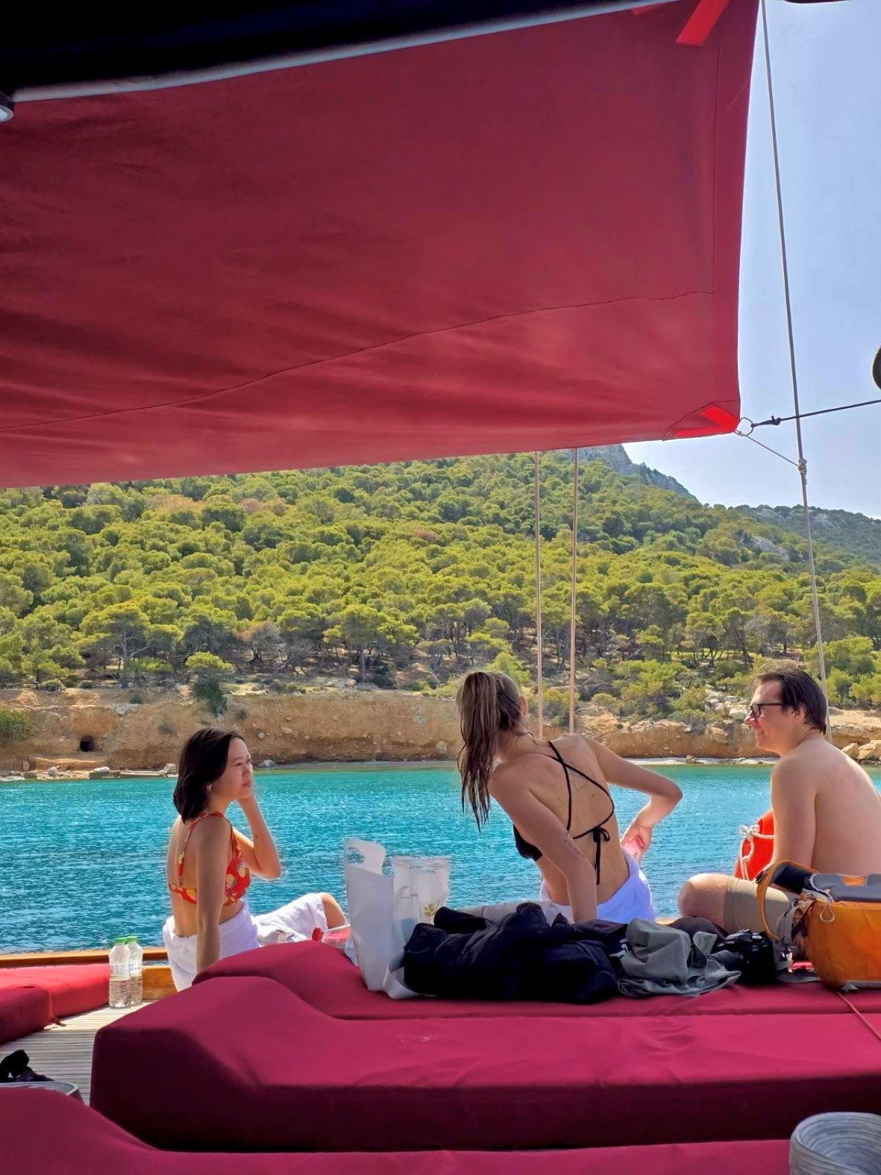 Athens Island-Hopping Cruise: Agistri, Metopi & Aegina with Lunch & Drinks