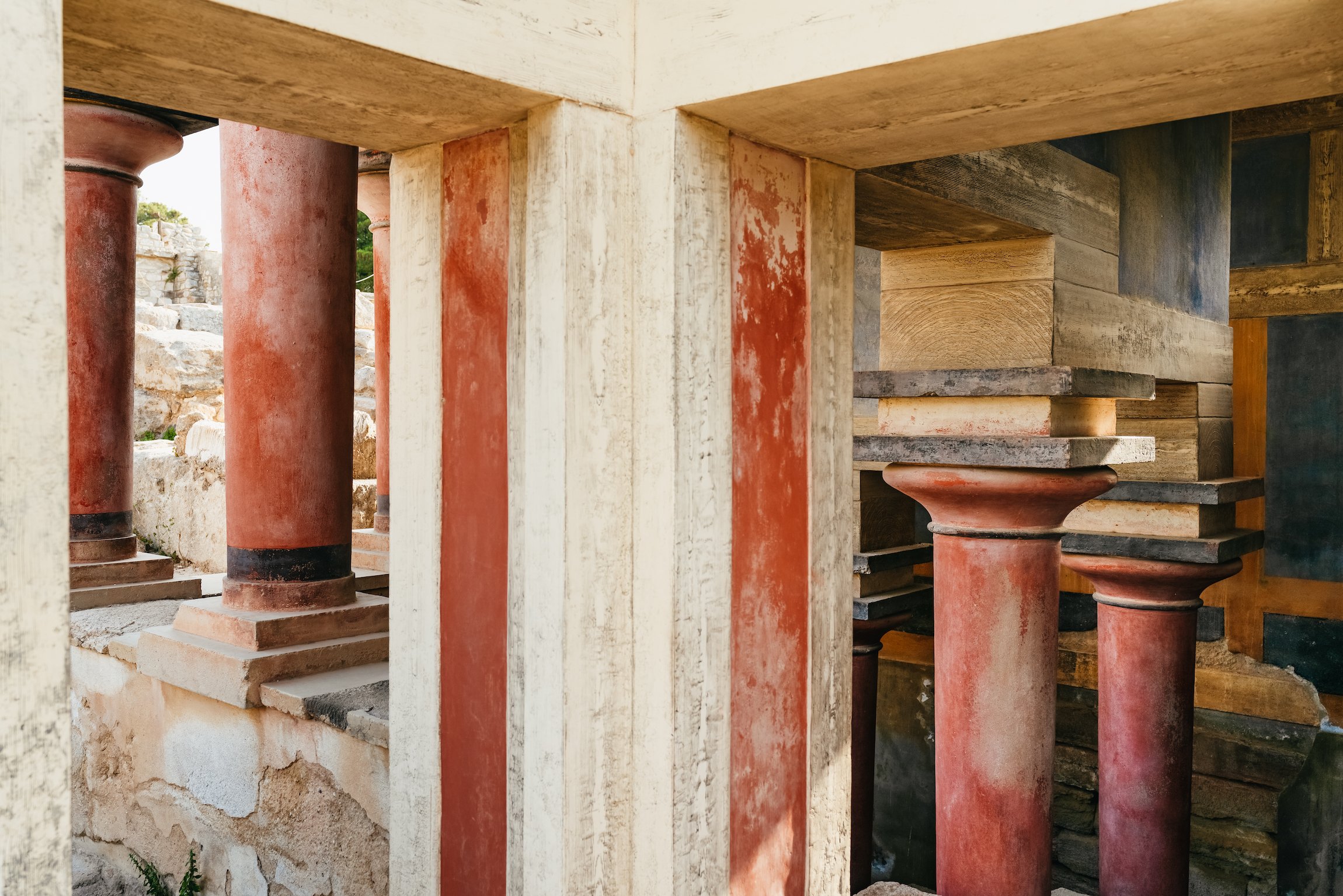 Knossos Palace guided tour Crete — Minoan throne room, grand staircase, bull-leaping frescoes, central court — image 20