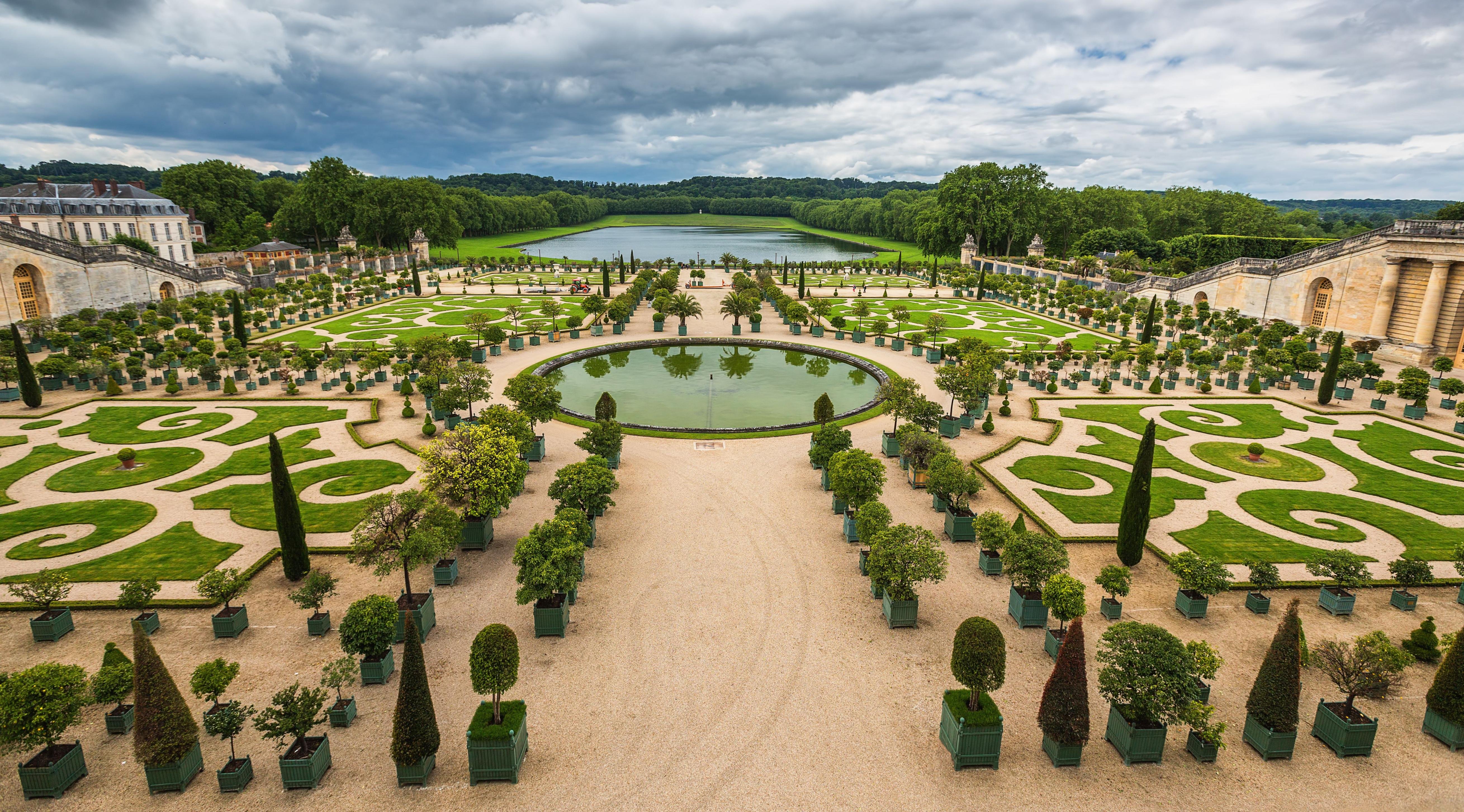 From Paris: Versailles Guided Tour by Deluxe Minibus