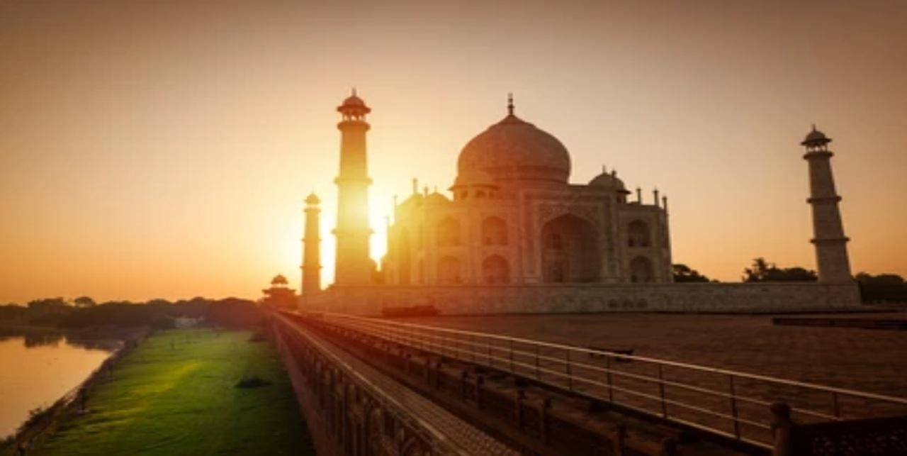 Agra Heritage Tour: Taj Mahal, Agra Fort & Baby Taj with Entry Tickets