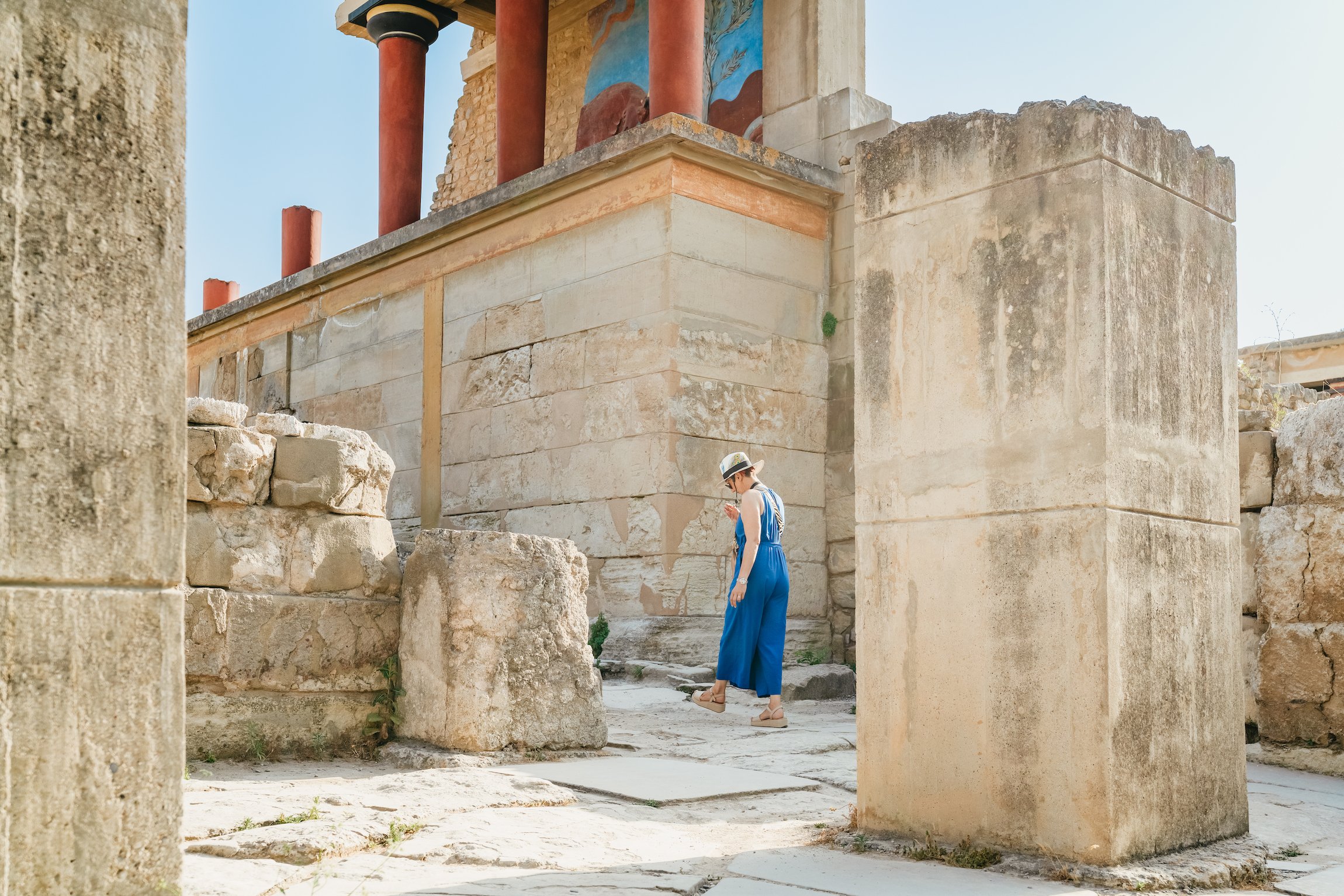 Knossos Palace guided tour Crete — Minoan throne room, grand staircase, bull-leaping frescoes, central court — image 17