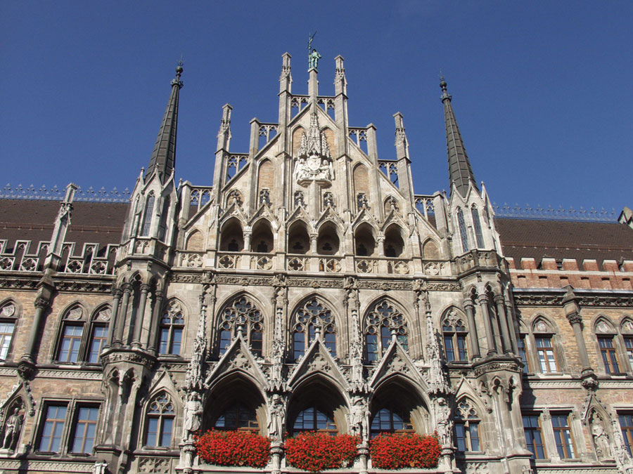 Historic Munich Walking Tour with Market Visit