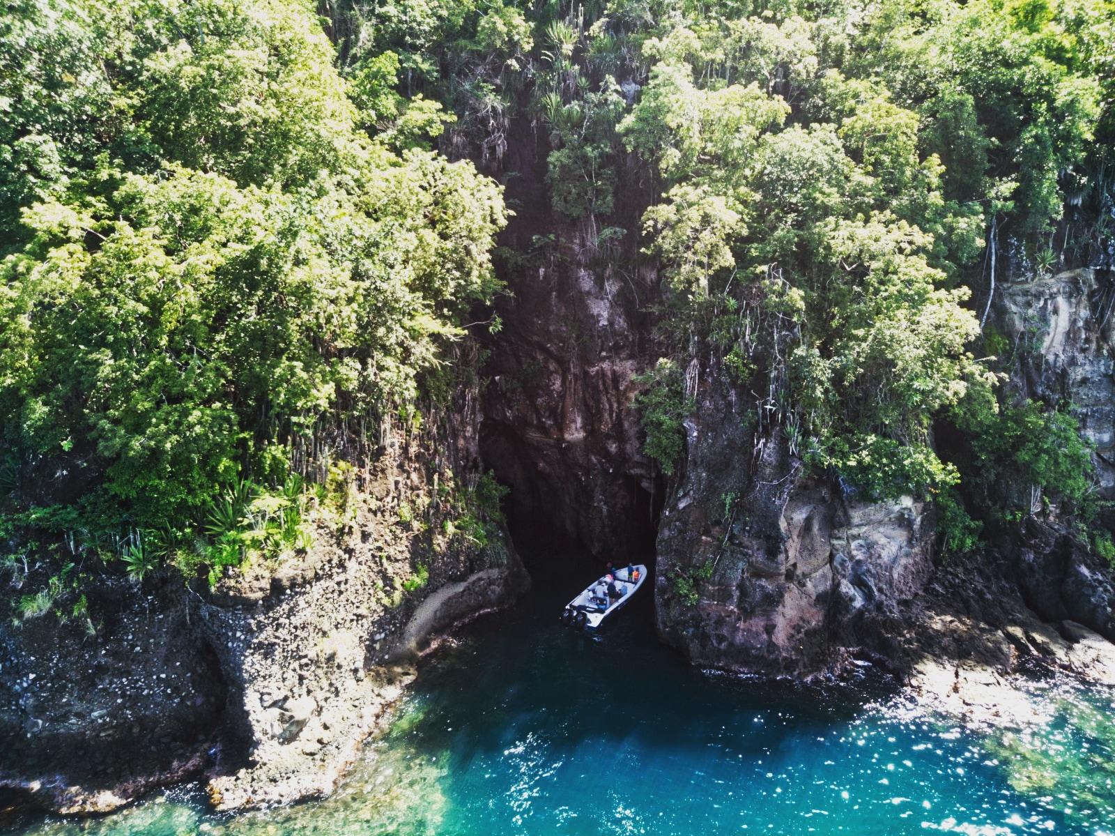 Diamond Rock Boat Trip with Turtles & Cave Exploration