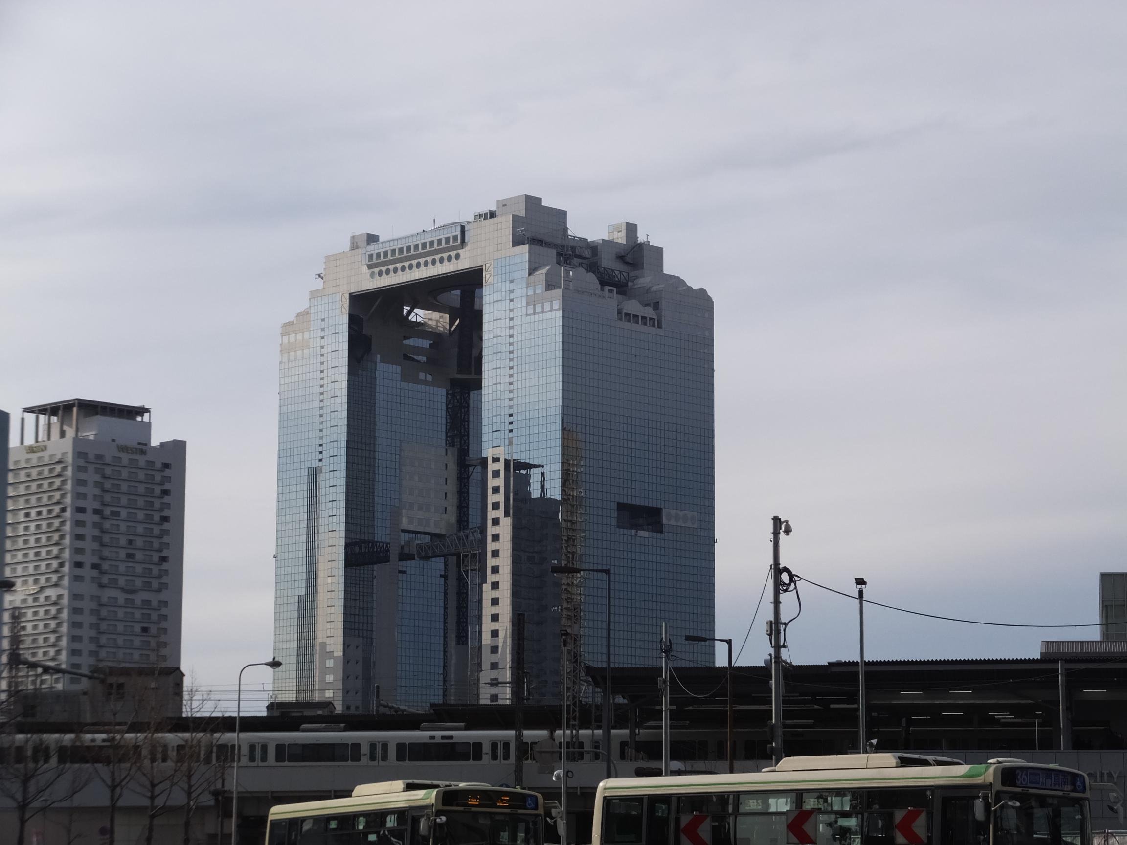 Osaka Contrast Walk: Umeda Sky Views & Nakazakicho Retro District