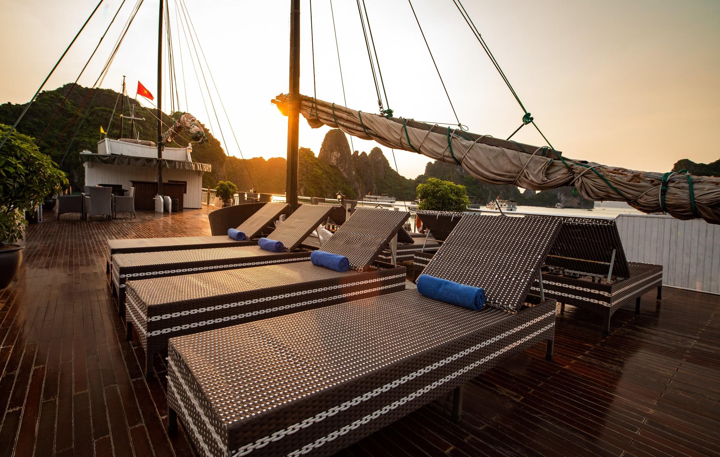 Hanoi: 3-Day Ha Long & Bai Tu Long Bay Cruise