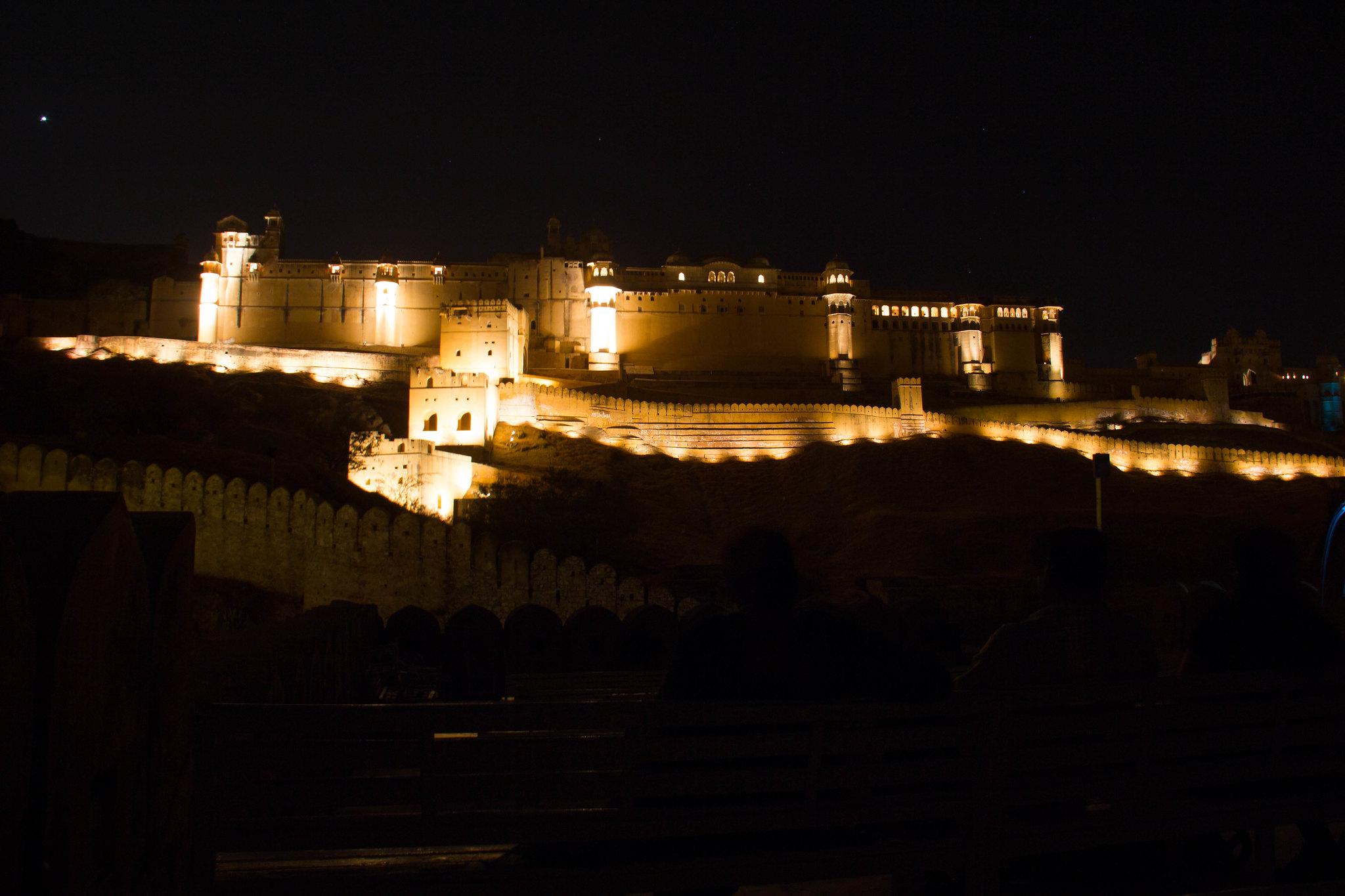 Jaipur: Amber Fort Sound & Light Show with Dinner