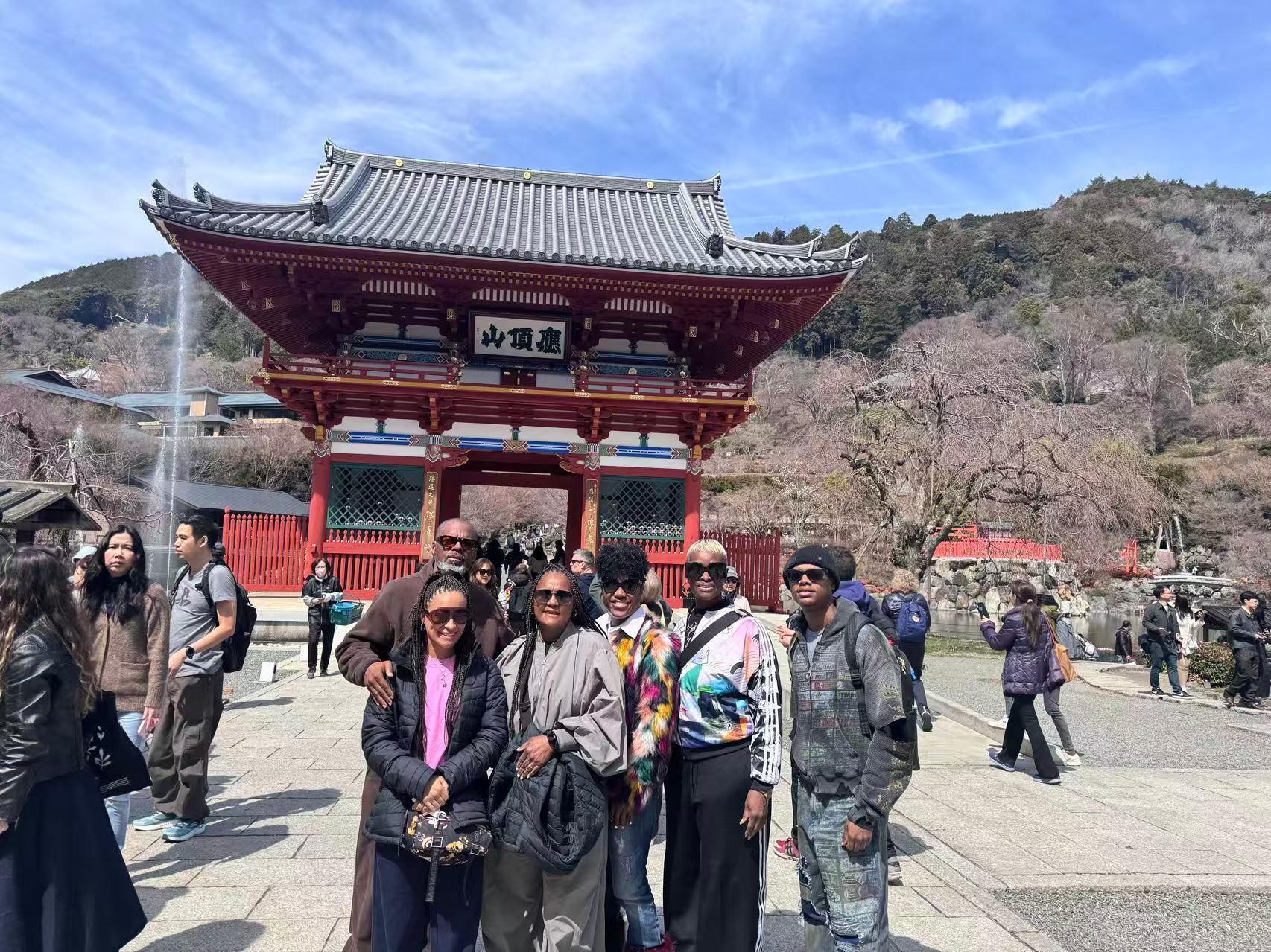 Osaka Custom Private Tour by Luxury Vehicle