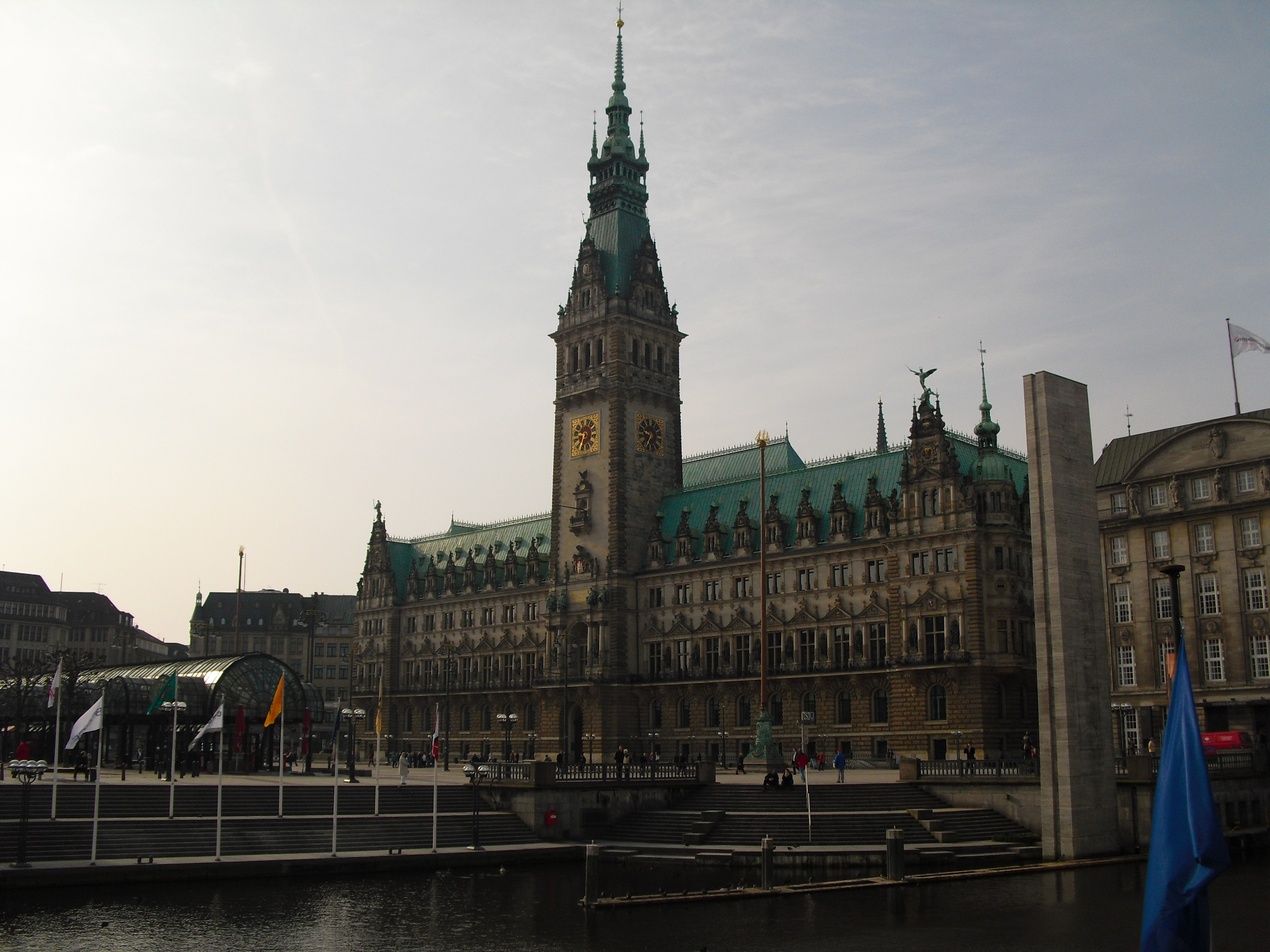 Private Hamburg Walking Tour: City Hall to Elbphilharmonie