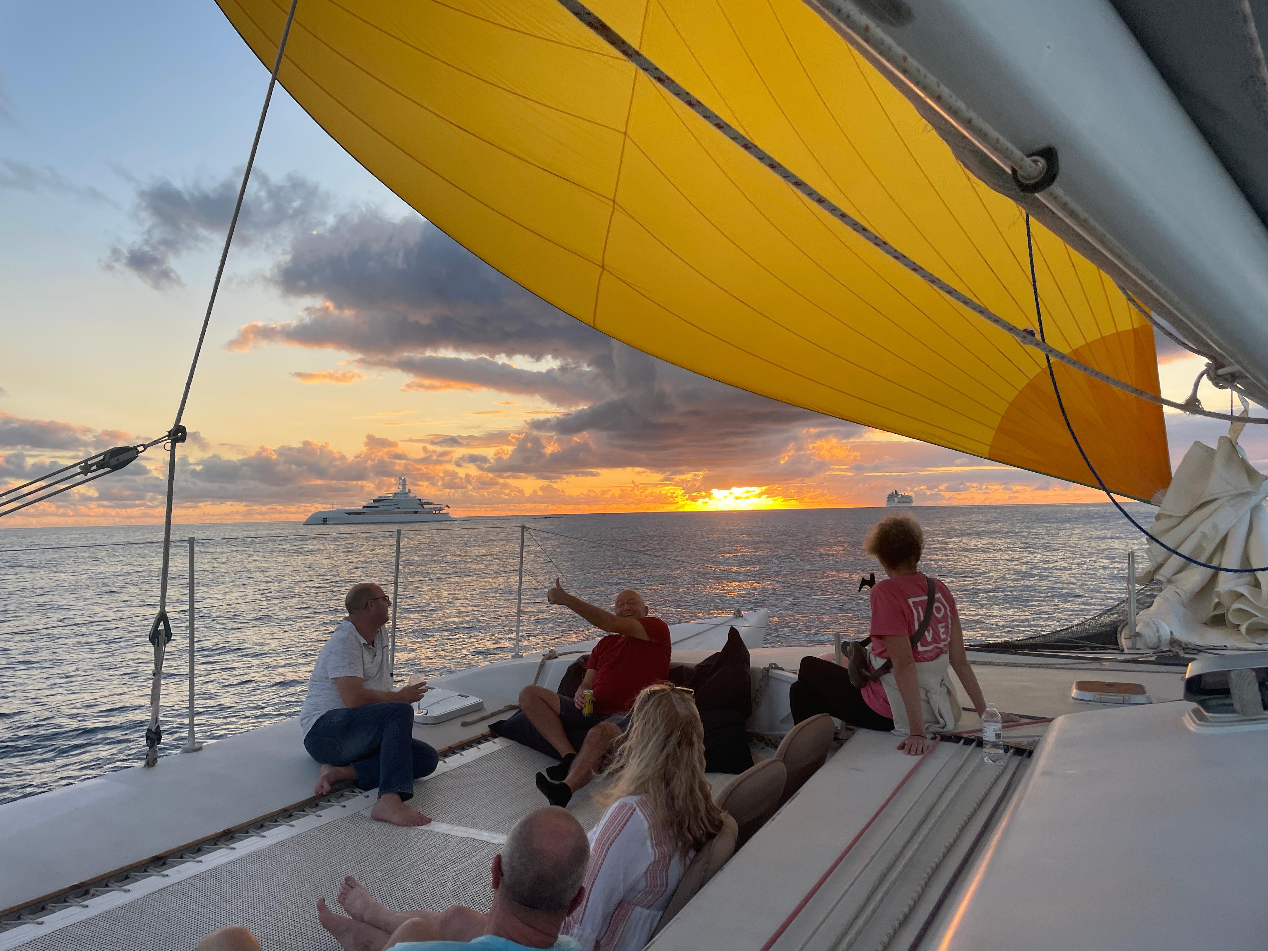 Crucero en trimarán y esnórquel al atardecer en St. Maarten