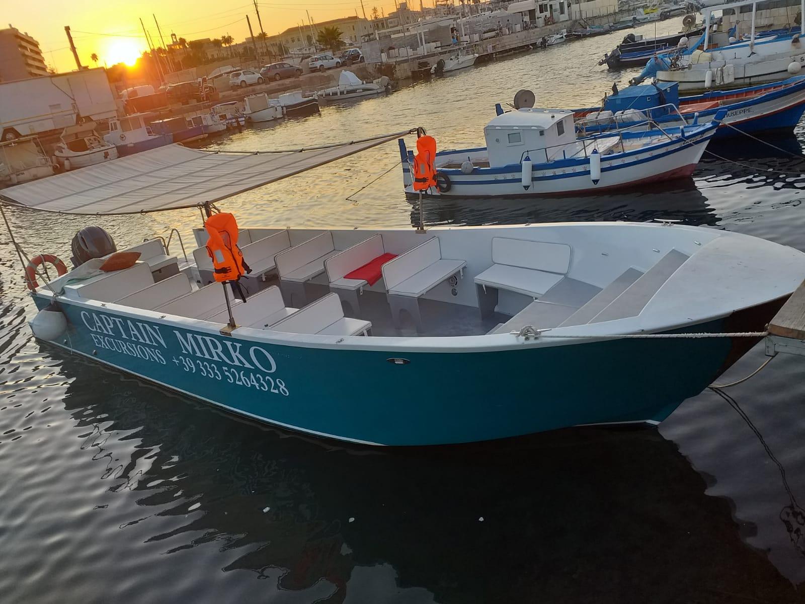 Syracuse: Boat Tour with Captain Mirko, Snorkeling & Caves
