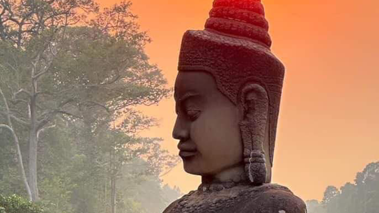 Siem Reap: Angkor Wat Sunrise & Multi-Temple Small Group Tour