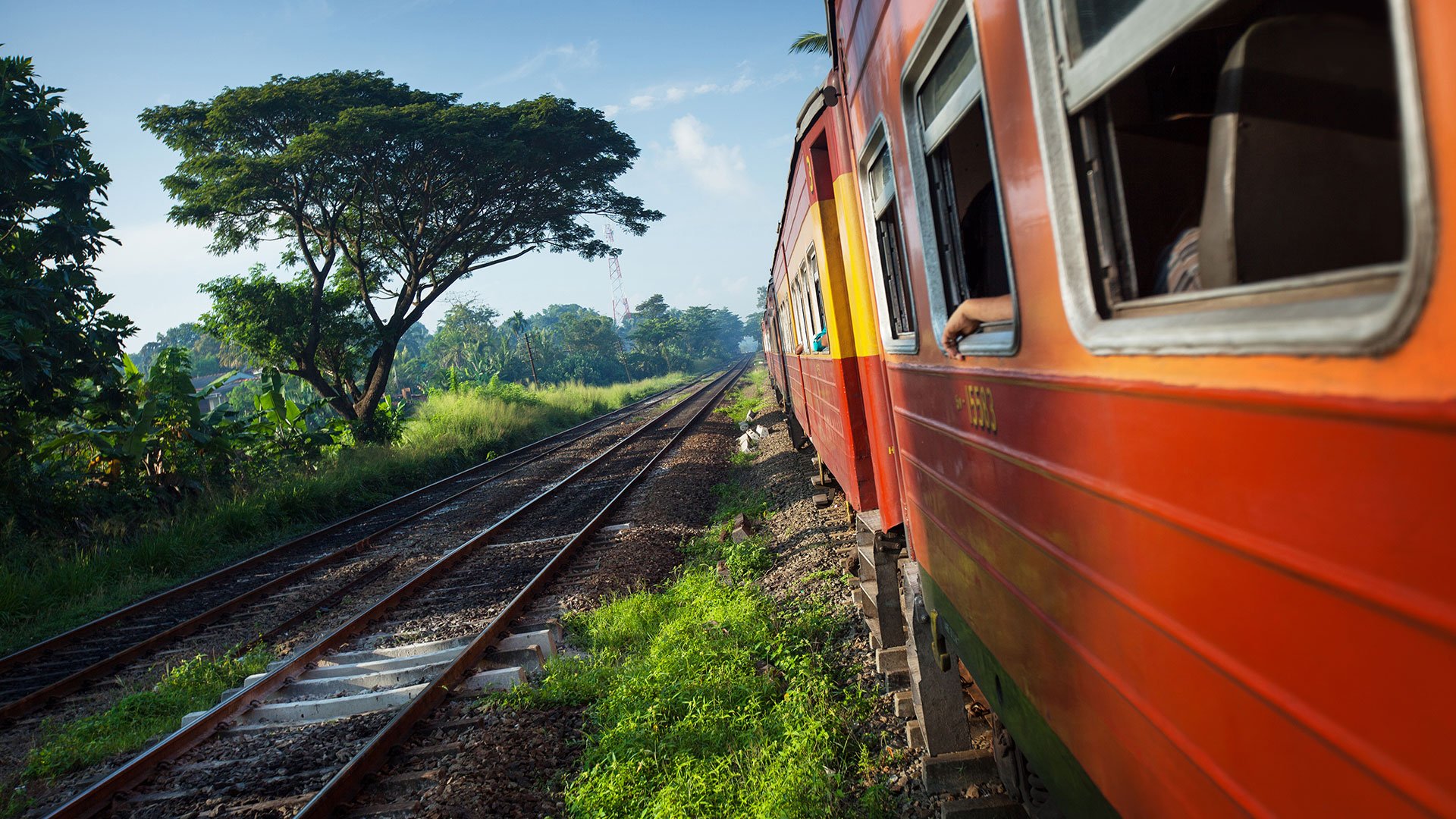 Kandy to Ella: First-Class Scenic Train Experience