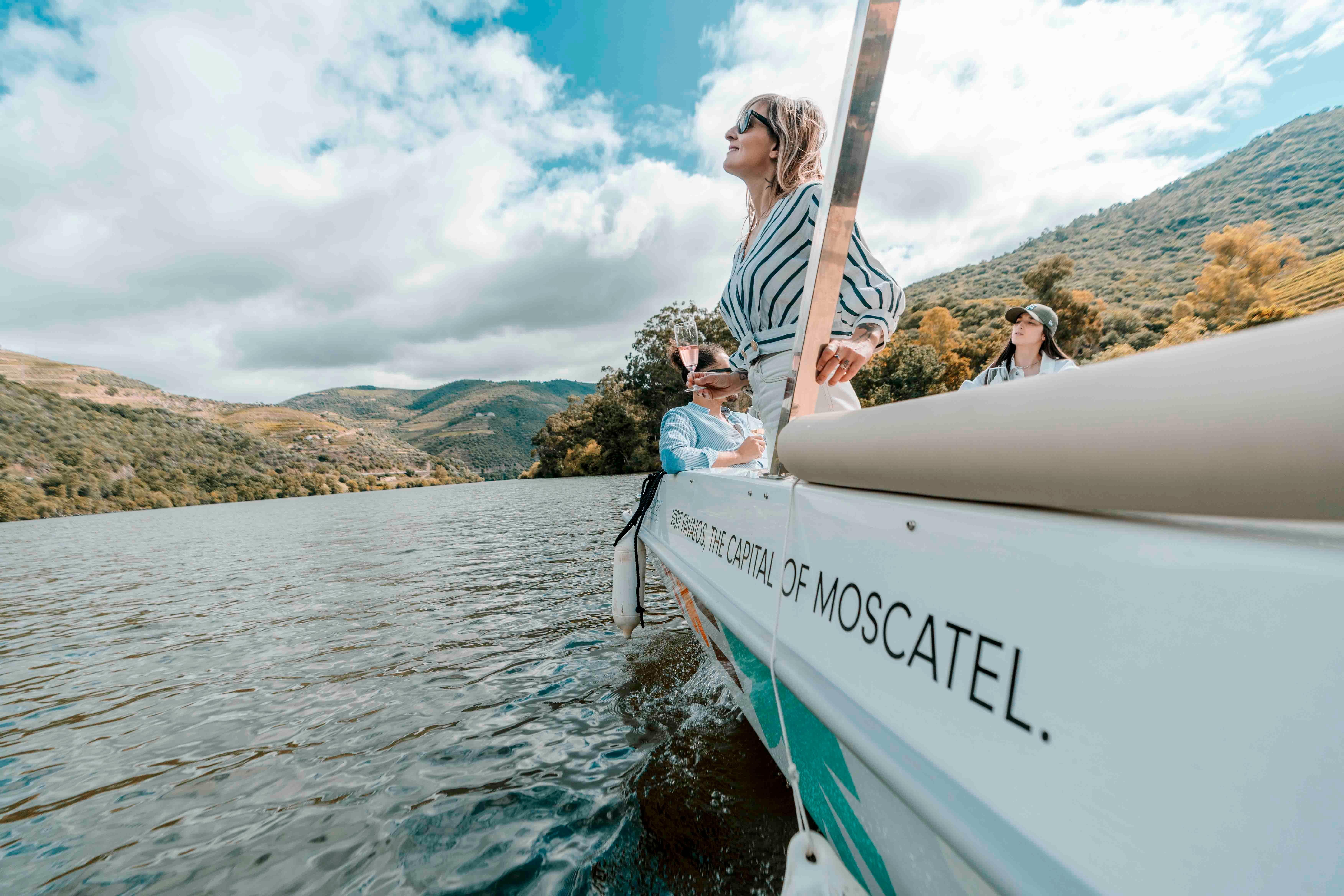 Pinhão Solar Boat Cruise on the Douro with Wine Tasting