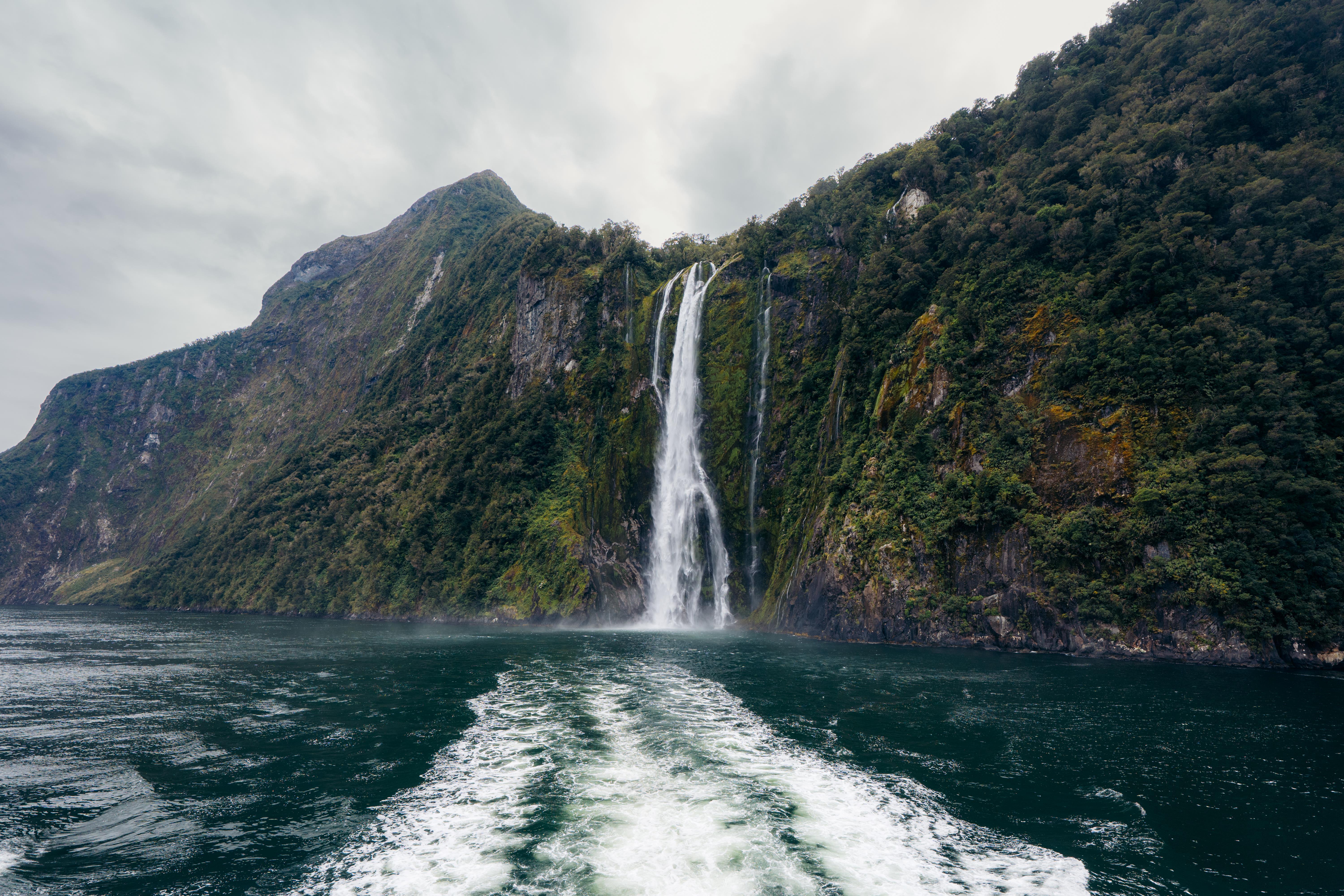 Queenstown to Milford Sound: Full-Day Coach & Cruise
