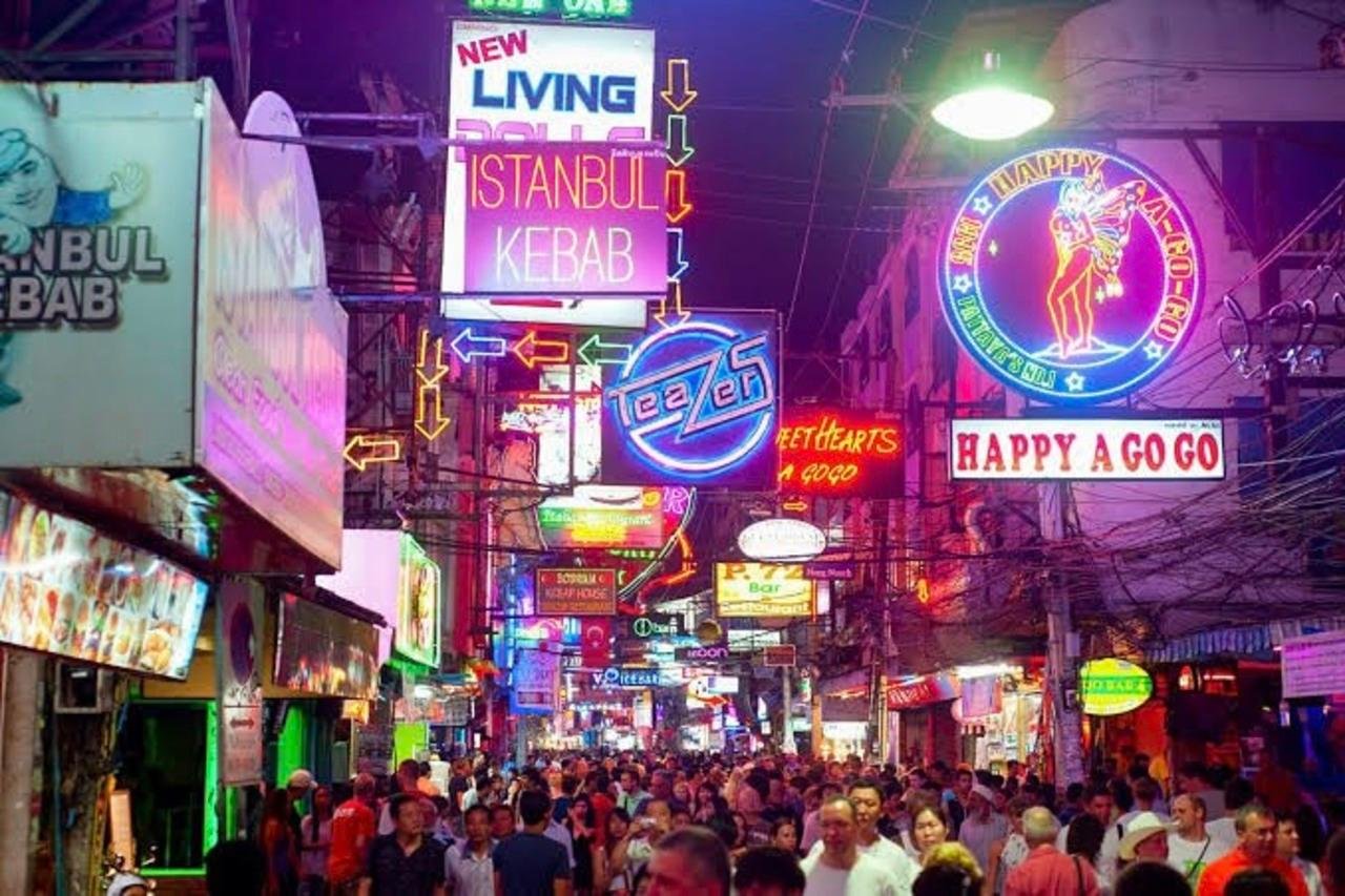 Private Bangkok–Pattaya Transfer: Sedan, MPV & Van Options