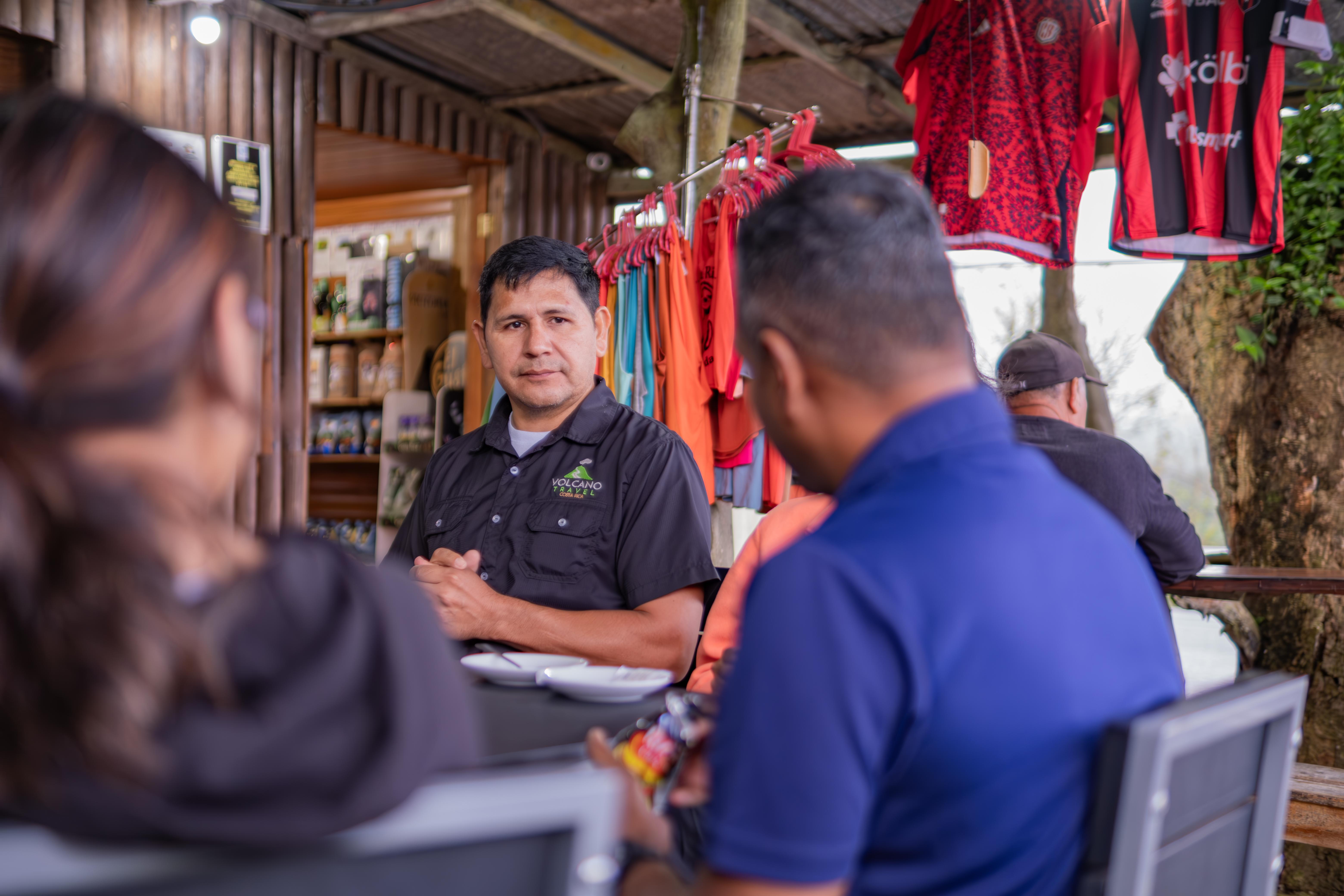 San José to La Fortuna: Shared Airport Shuttle by Volcano Travel