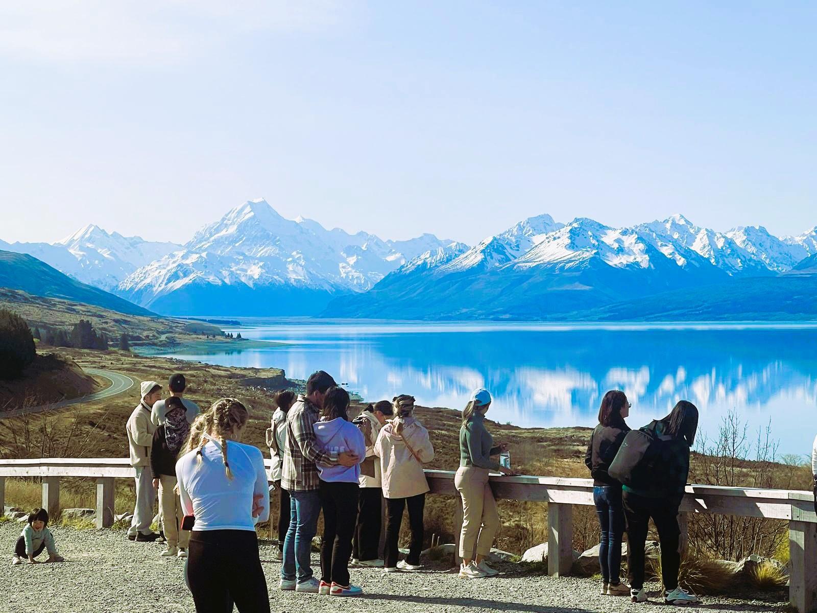 Queenstown: Mount Cook Heli-Hike & Small Group Bus Tour