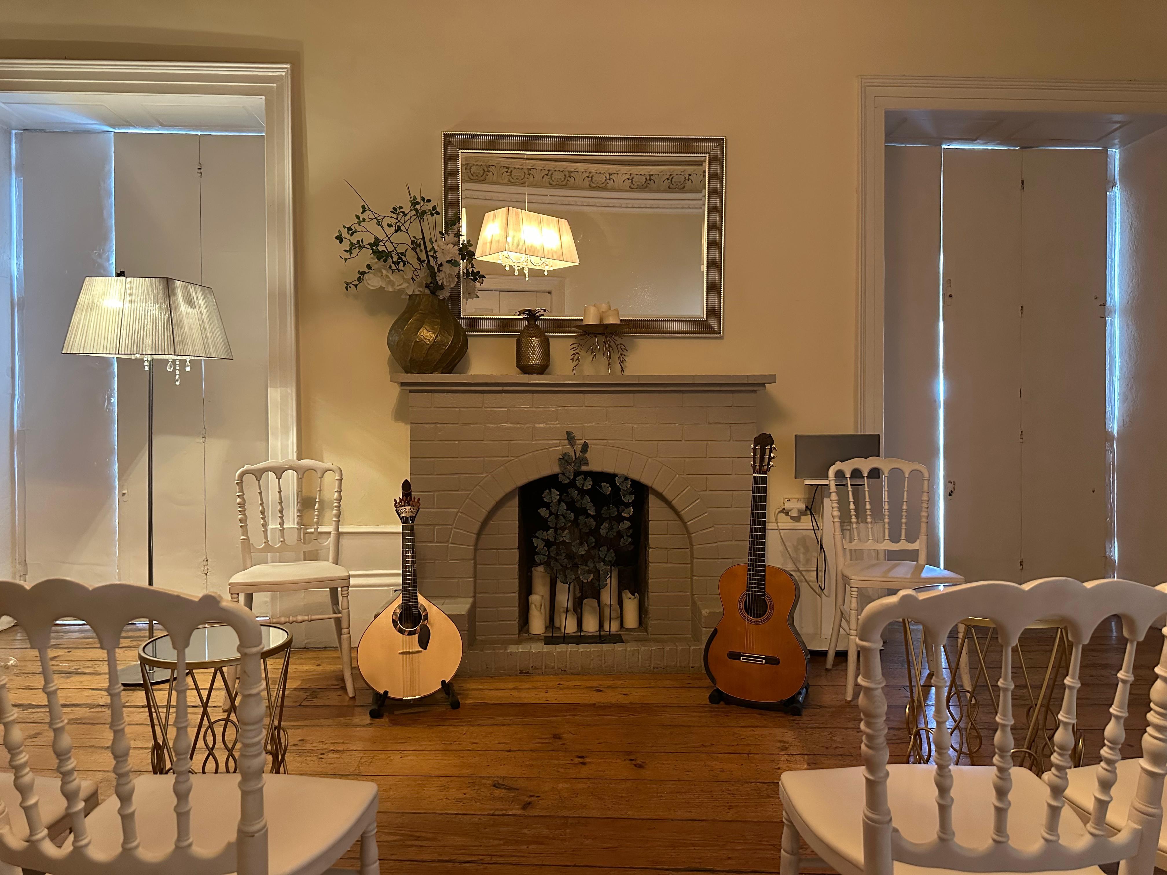 Porto fado show, fado house interior and Portuguese guitar — image 15