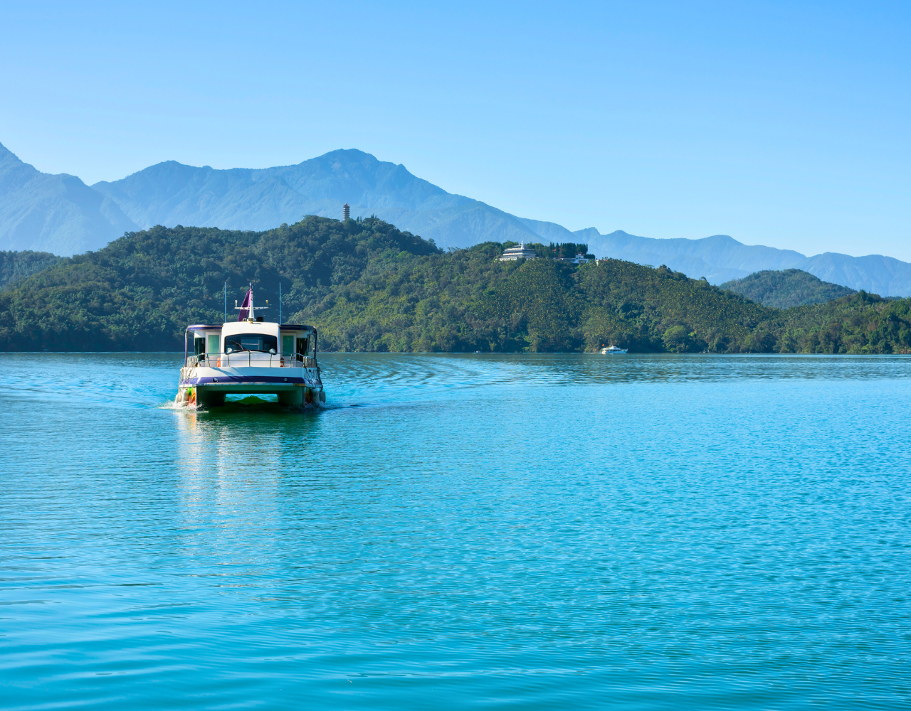 Private Sun Moon Lake Day Trip from Taipei with Scenic Cruise
