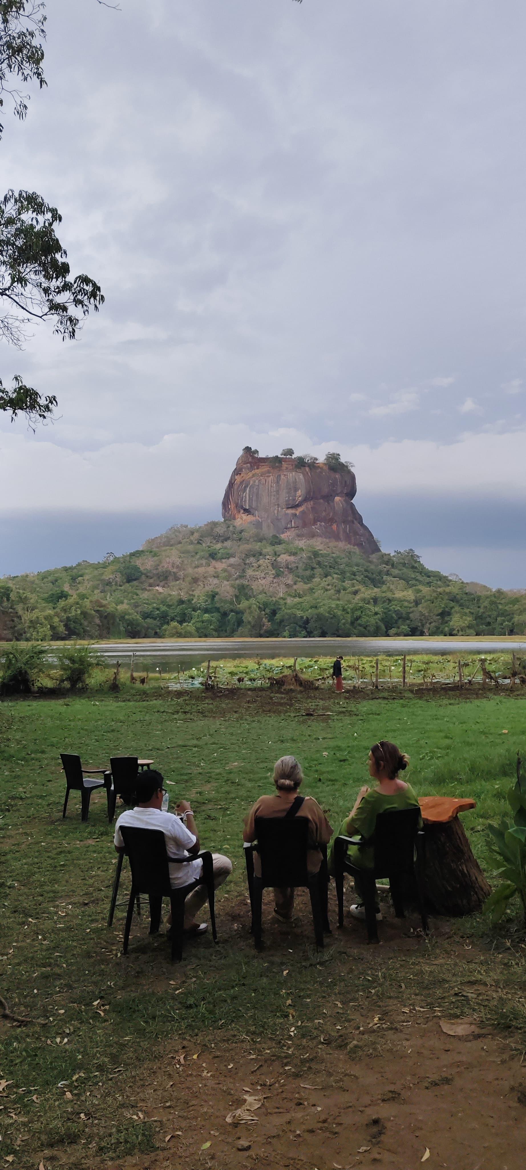 Private Sigiriya Transfer: Airport Pickup with Driver-Guide