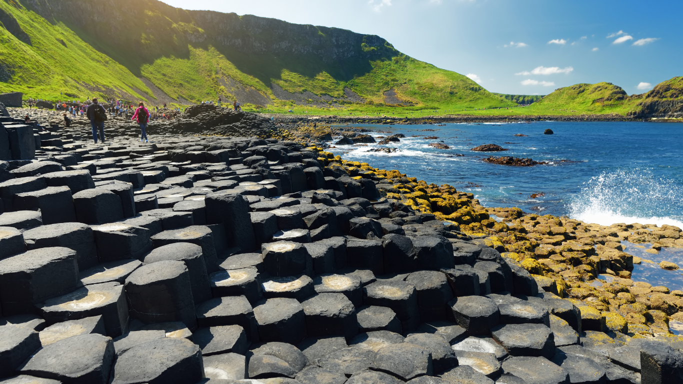 Dublin: Giant's Causeway, Dunluce Castle & Belfast