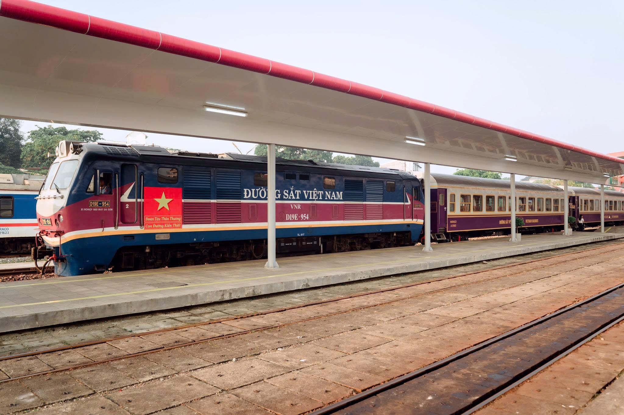 Da Nang to Hue Imperial Heritage Train Journey