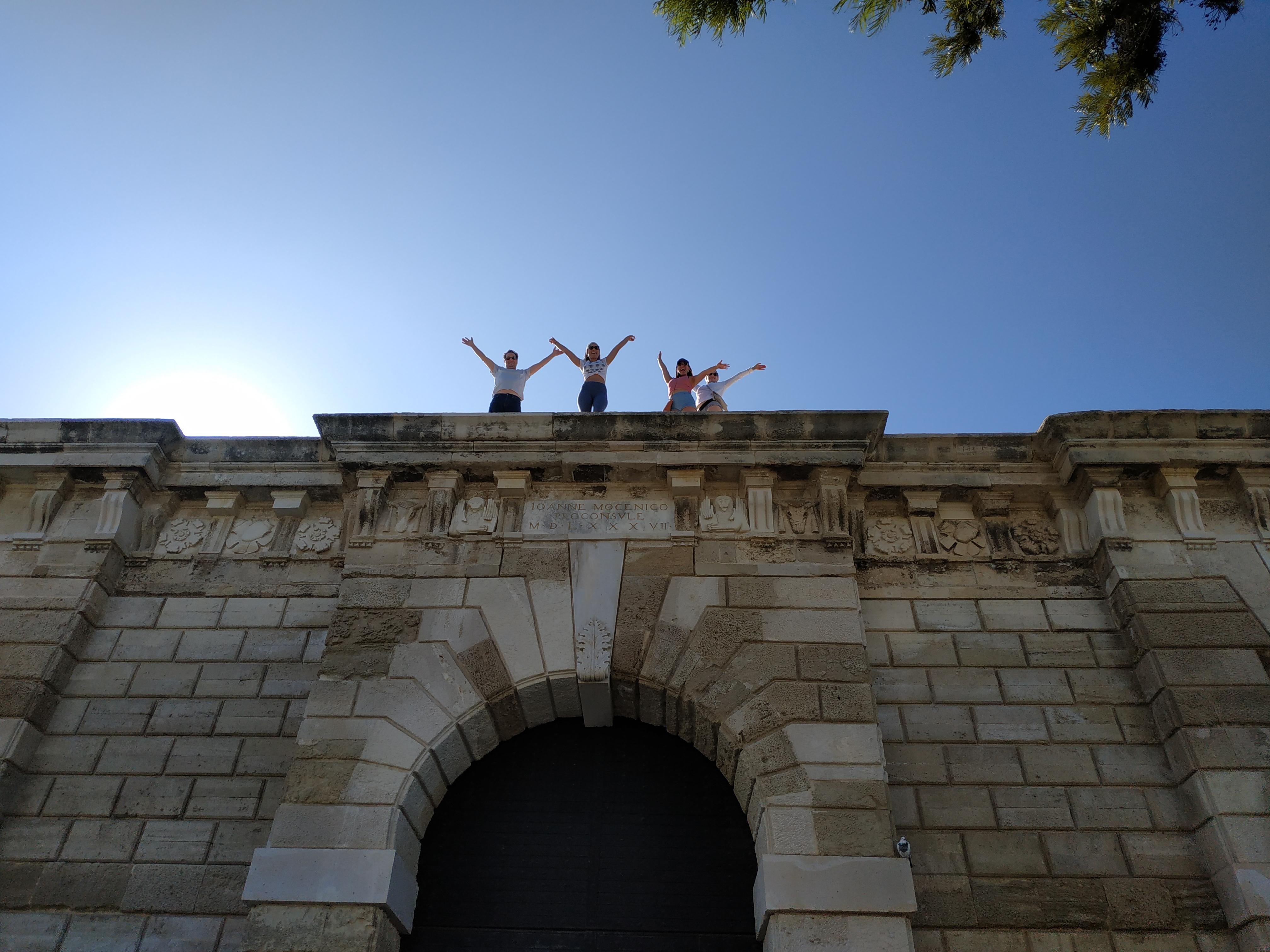 Heraklion Walking Tour with Cretan Wine Experience