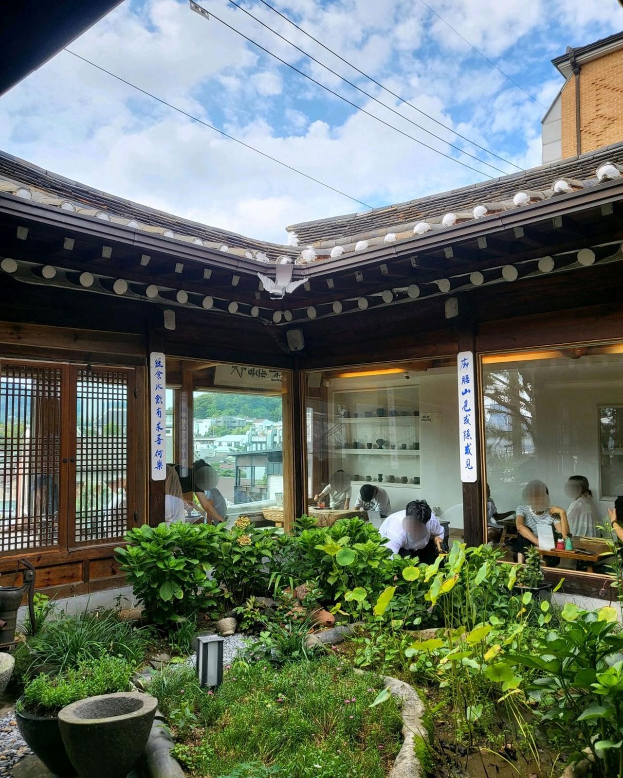 Seoul Private Luxury Vehicle Tour (English & Spanish Guide)