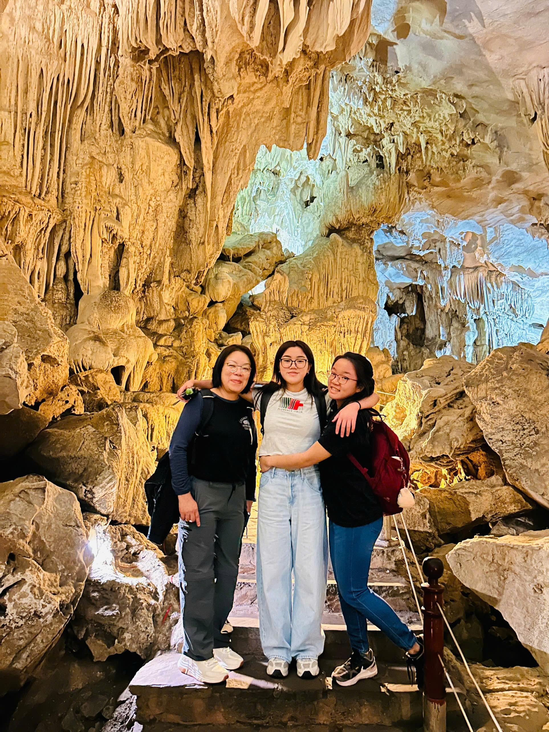 Ha Long Bay Full-Day Cruise: Caves, Kayaking & Scenic Views
