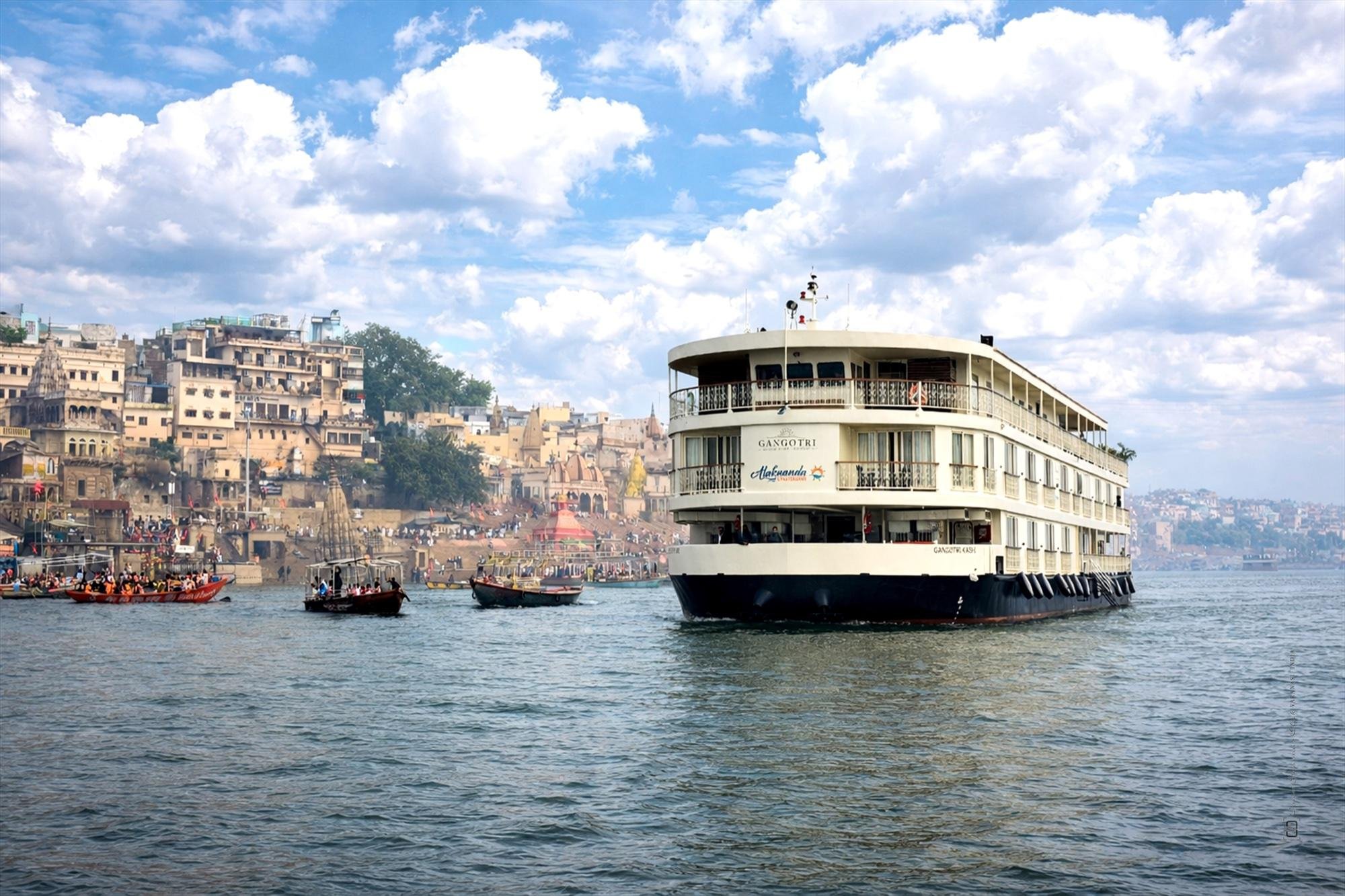 Varanasi Evening Ganges Cruise with Banarasi High Tea