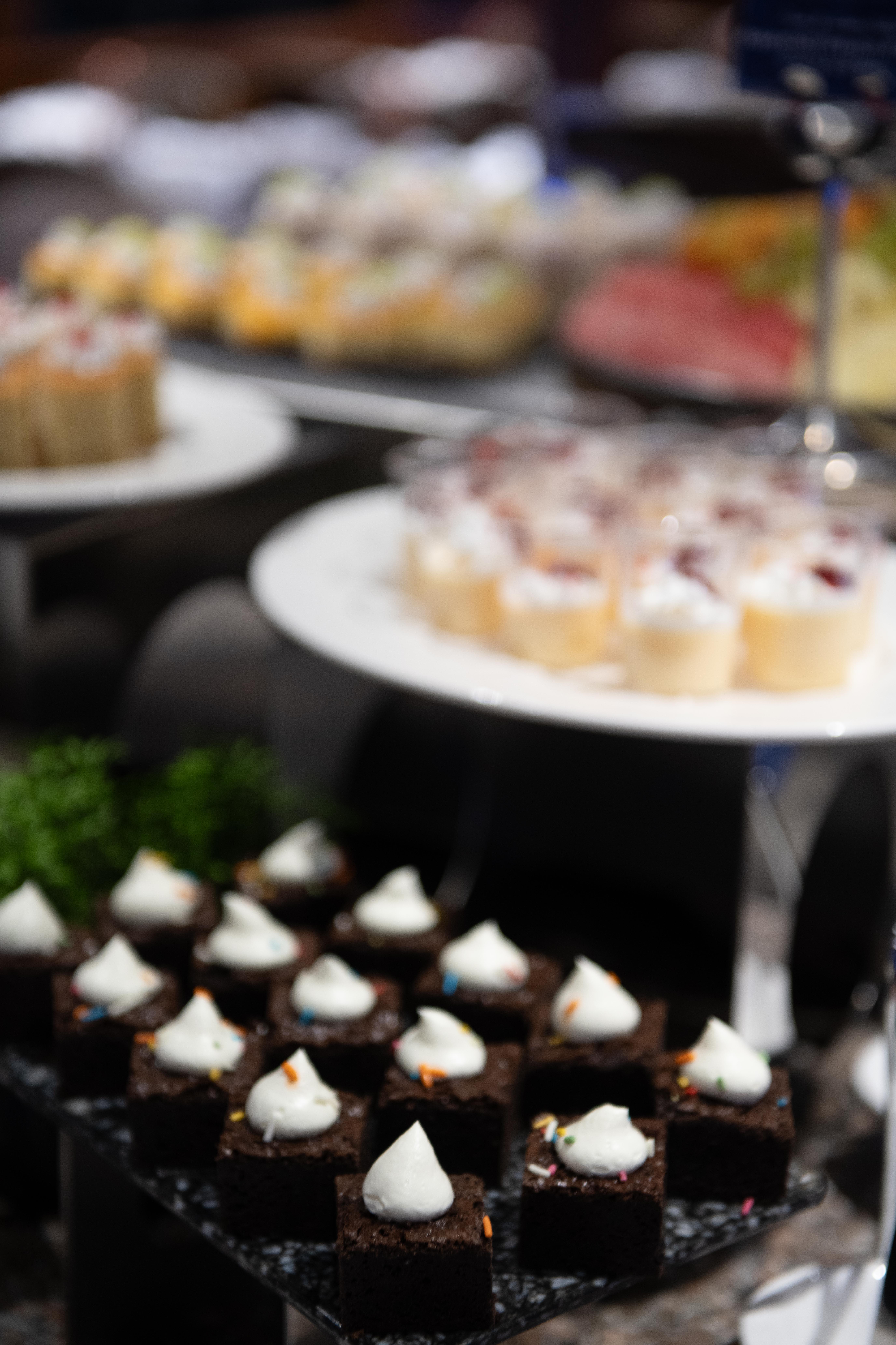 Dubai Marina Luxury Dinner Cruise with Live Entertainment & Open Bar