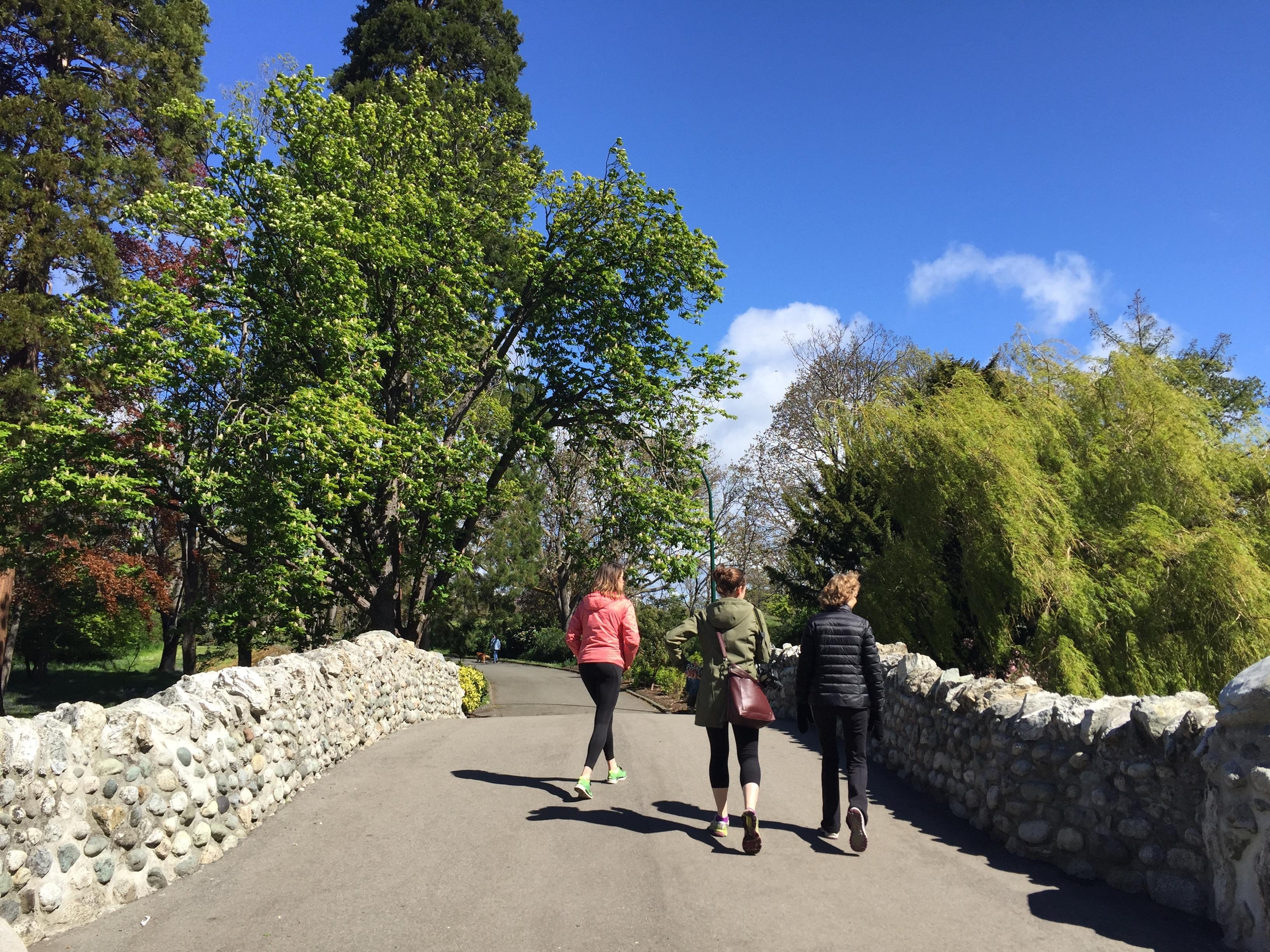 Victoria City Highlights & Butchart Gardens Guided Combo